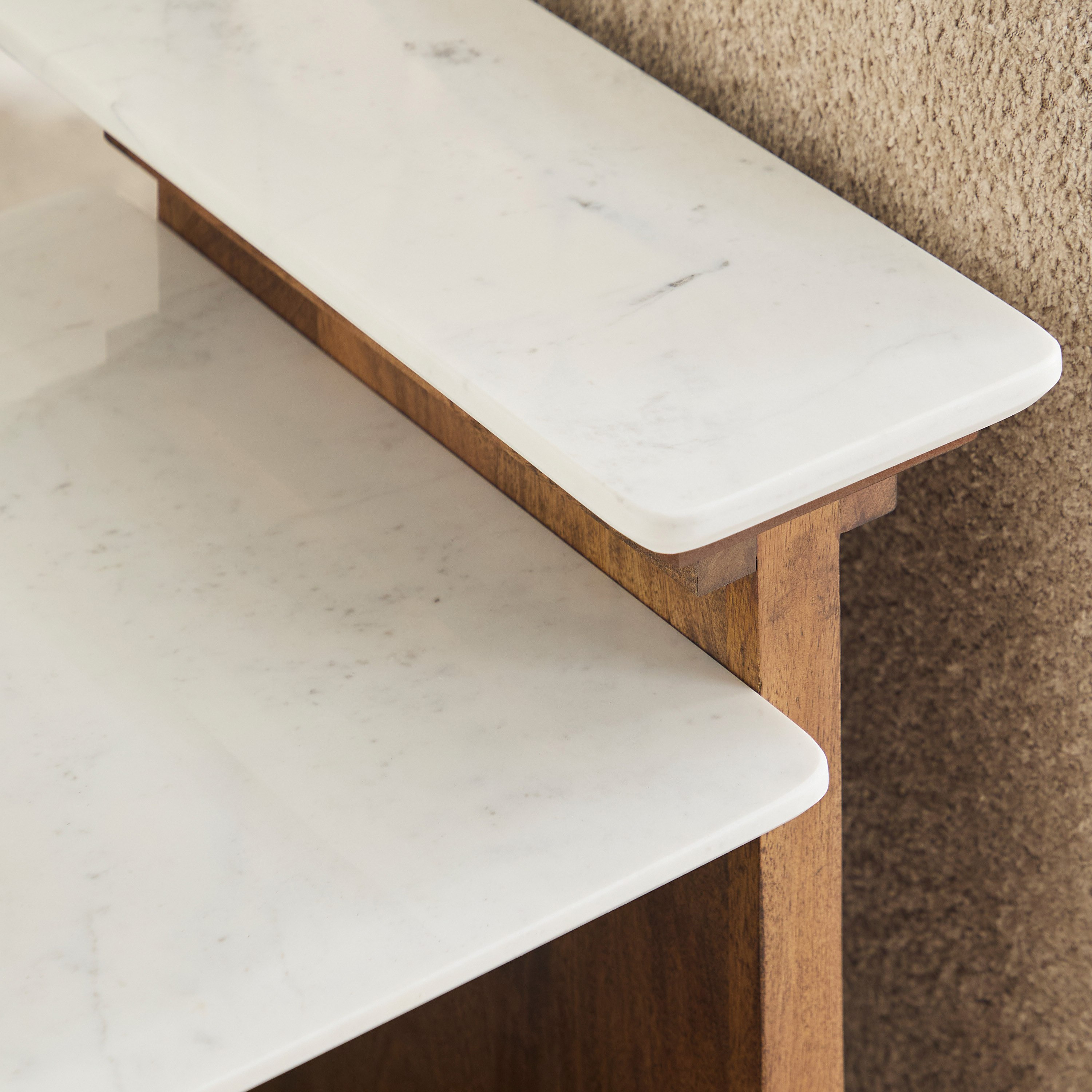 طاولة جانبية بسطح من الرخام الأصلي وقاعدة من الخشب الصلب - أشتون من كافون-PROMO_HB_UAE_THRESHOLD_Furniture_020426-image-3