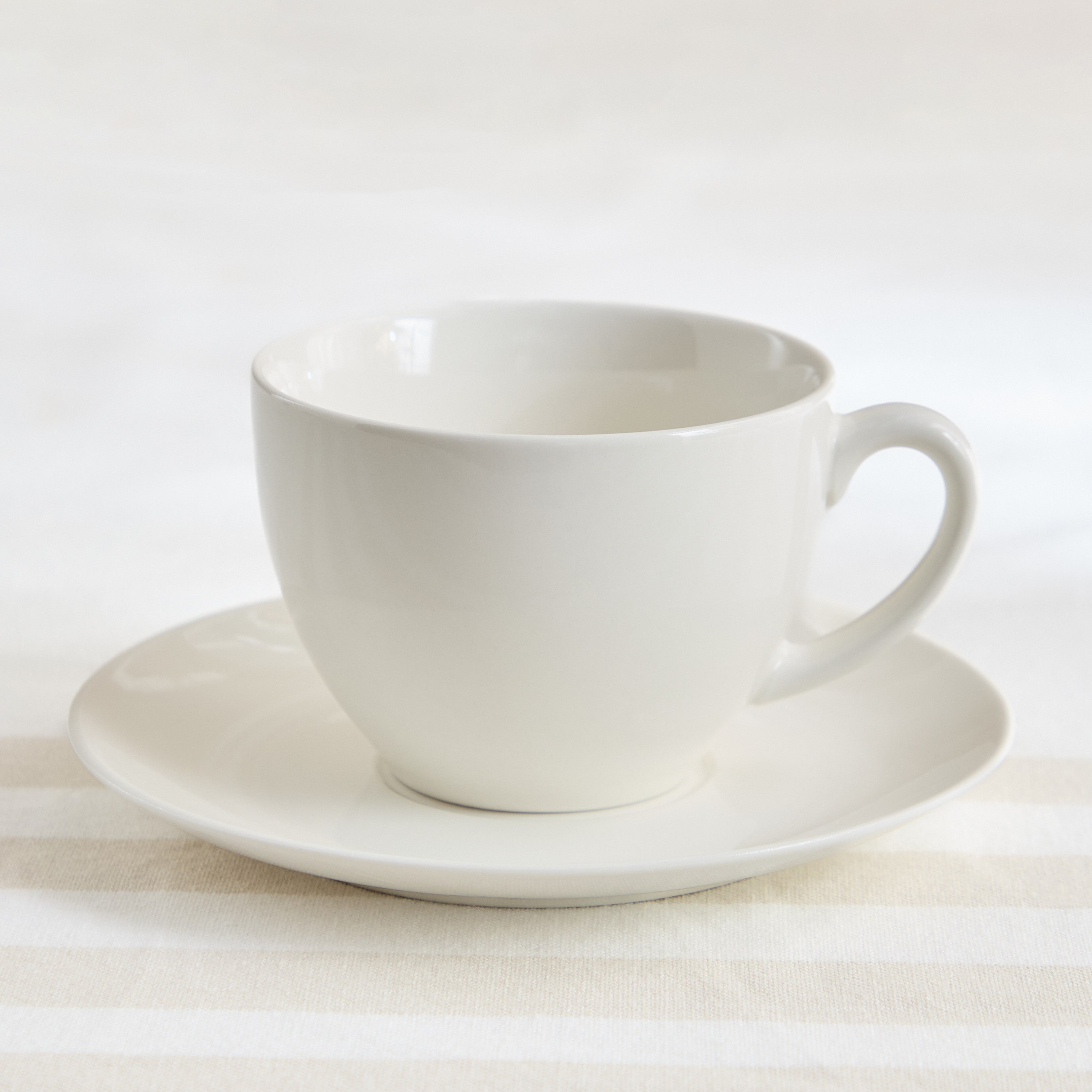 Crimsson Porcelain Tea Cup and Saucer - 260 ml-hbxhomeware-diningandtabletop-coffeeandteasets-image-2