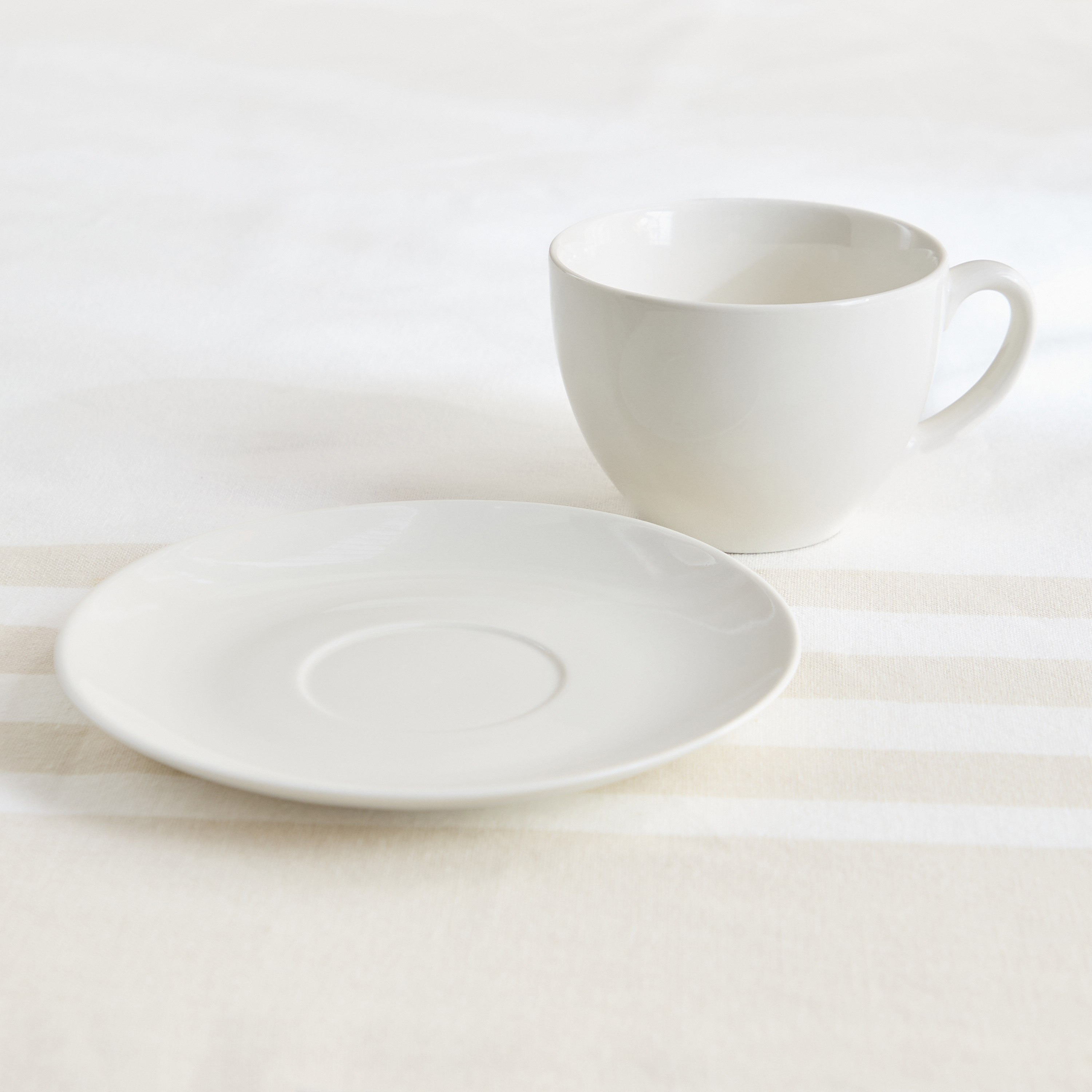 Crimsson Porcelain Tea Cup and Saucer - 260 ml-hbxhomeware-diningandtabletop-coffeeandteasets-image-3