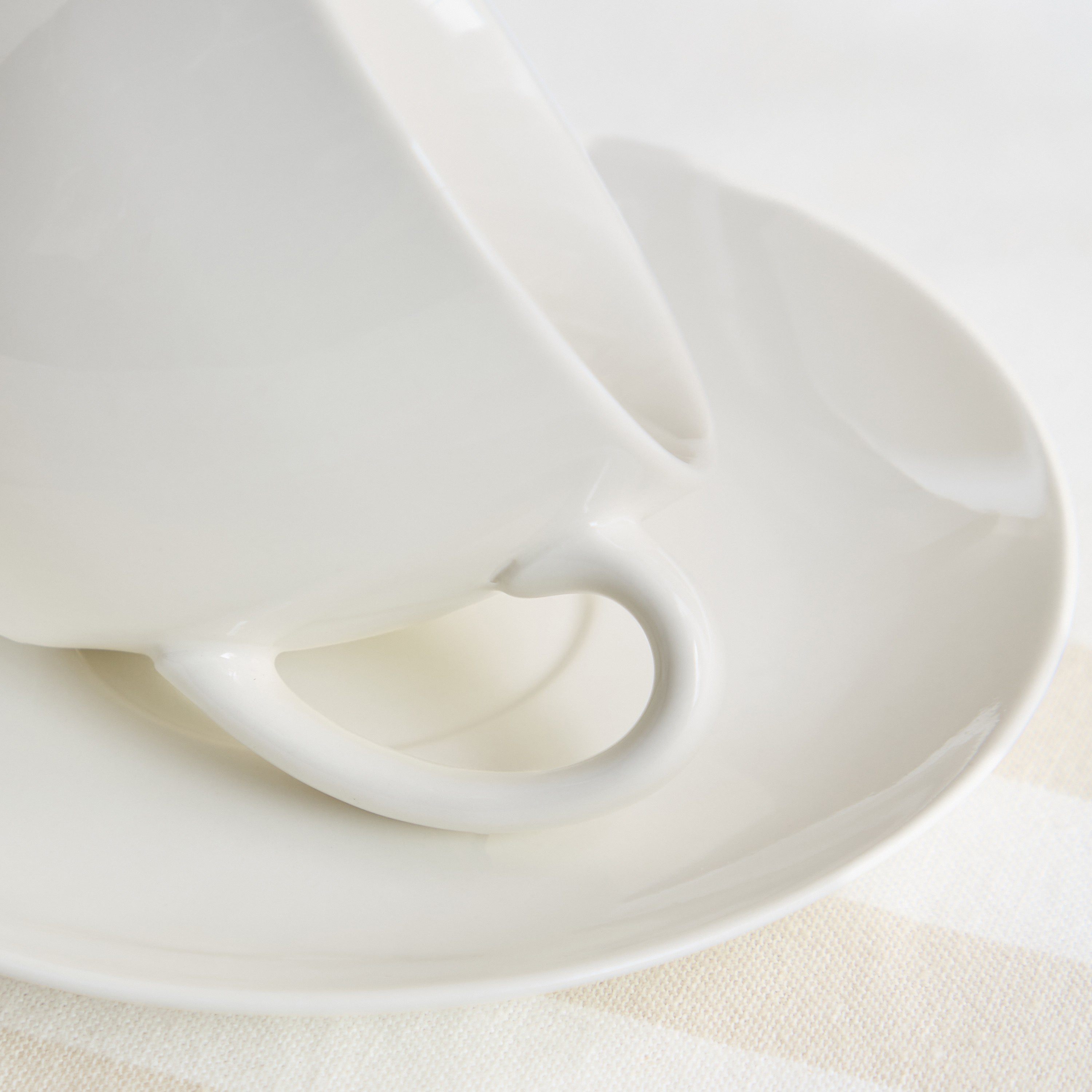 Crimsson Porcelain Tea Cup and Saucer - 260 ml-hbxhomeware-diningandtabletop-coffeeandteasets-image-4