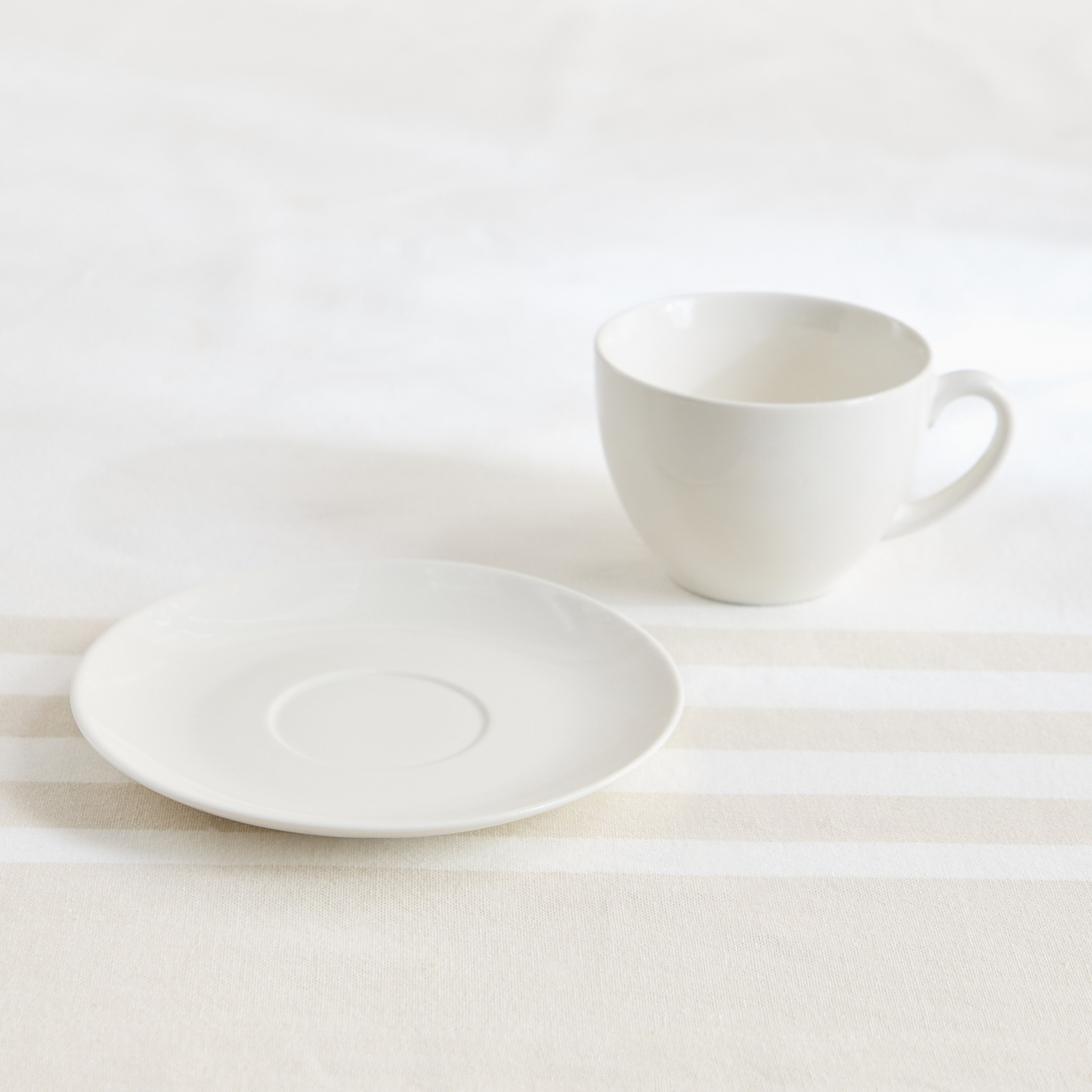Crimsson Porcelain Tea Cup and Saucer - 260 ml-hbxhomeware-diningandtabletop-coffeeandteasets-image-5