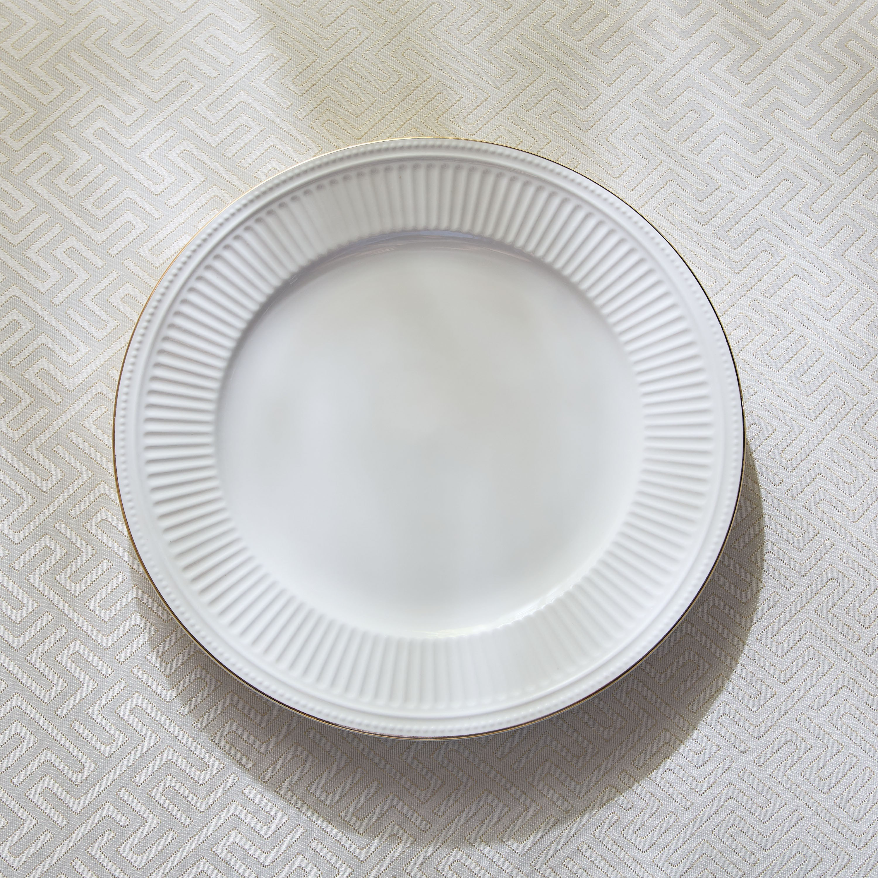 Embossed Gold Line Dinner Plate - 26 cm-hbxdecorandfurnishings-tabletop-crockery-image-2