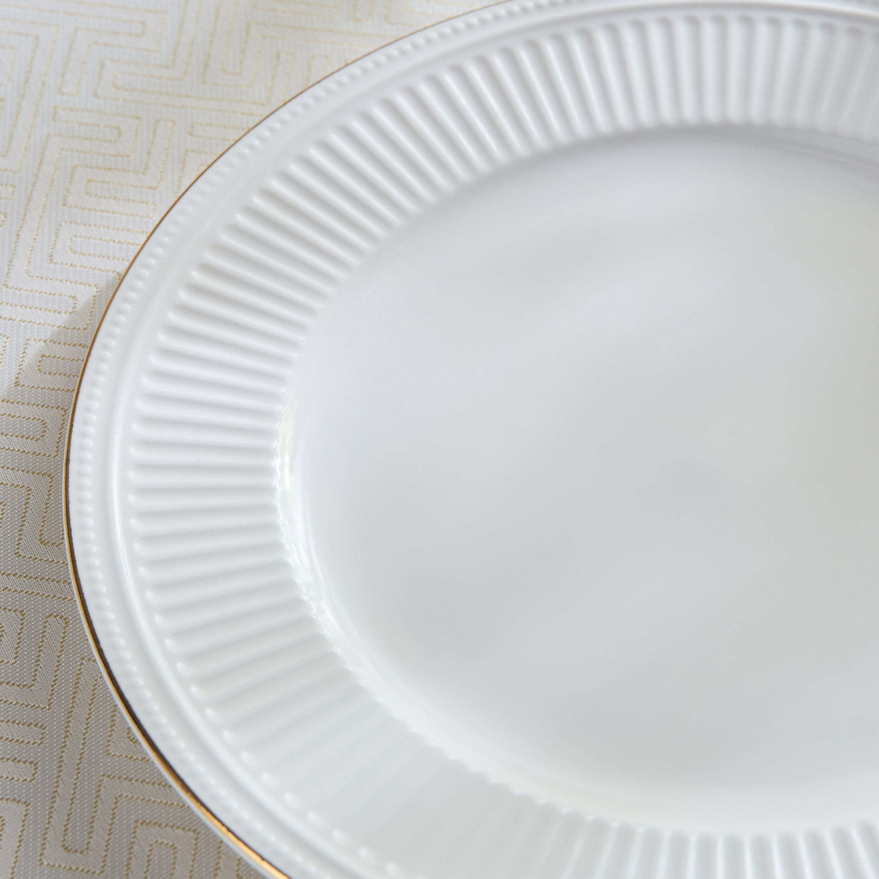 Embossed Gold Line Dinner Plate - 26 cm-hbxdecorandfurnishings-tabletop-crockery-image-3