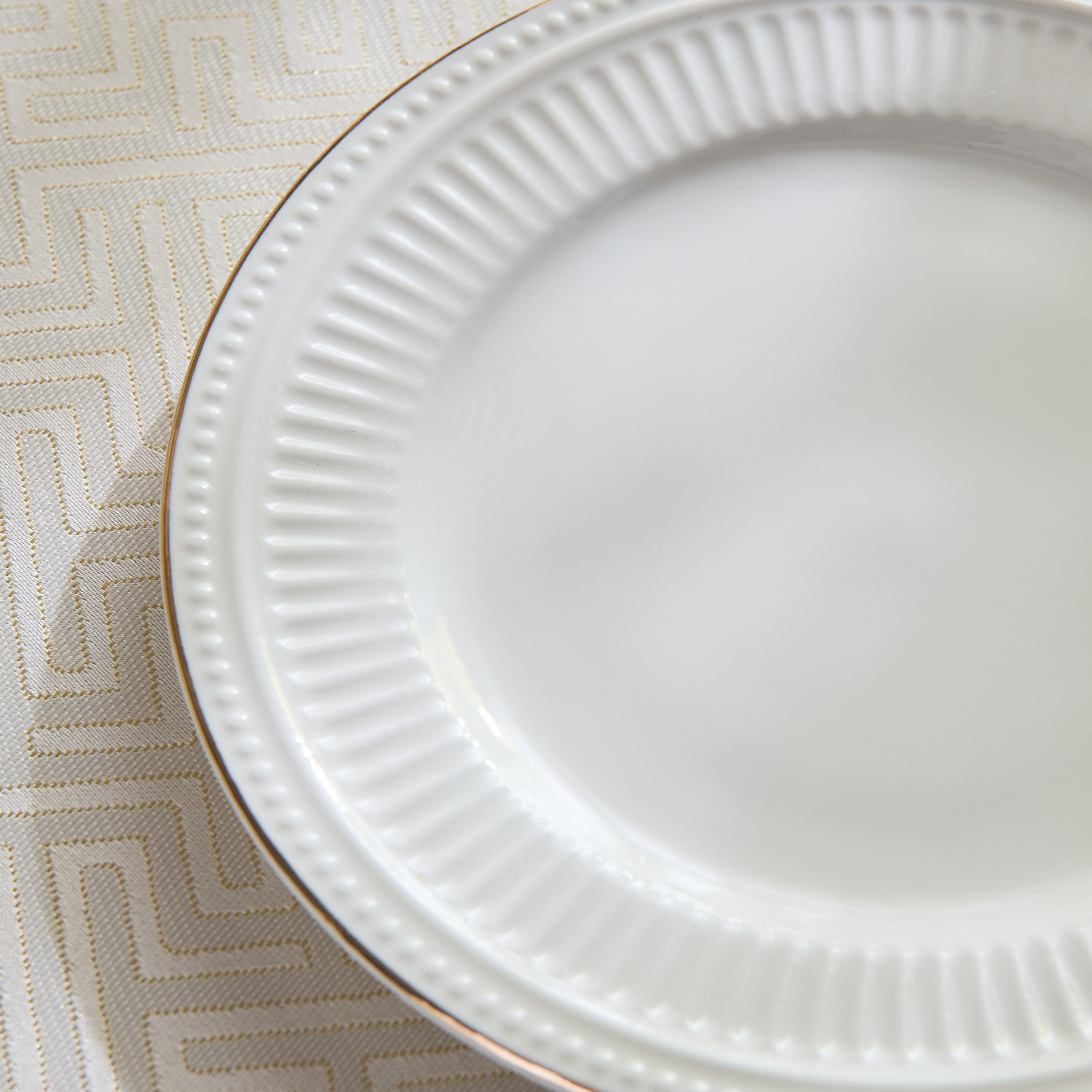 صحن جانبي بتفاصيل ذهبية منقوشة - 20 سم-hbxdecorandfurnishings-tabletop-crockery-image-3