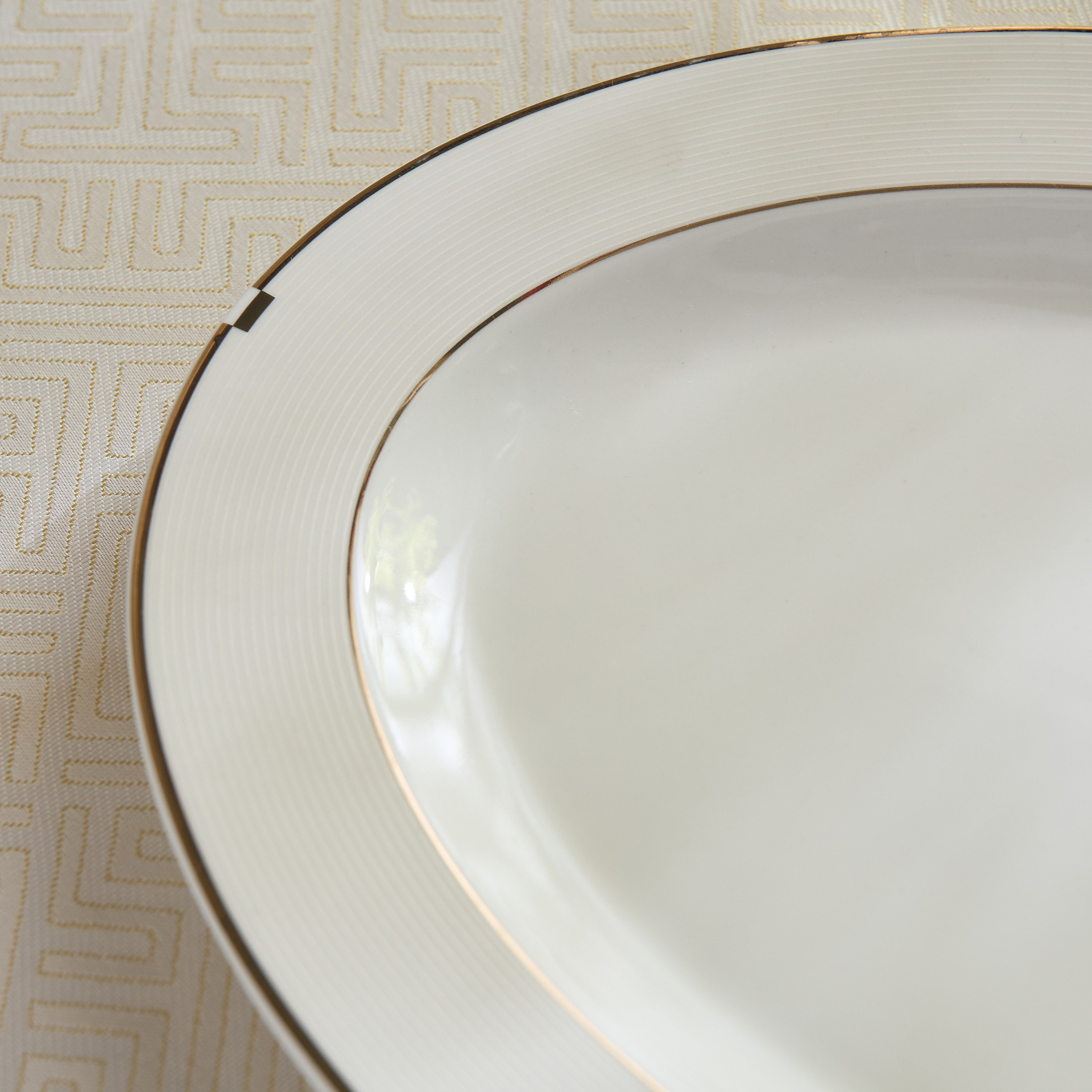 صحن تقديم بتفاصيل ذهبية - 35.5 سم-hbxhomeware-hbxkitchen-image-3