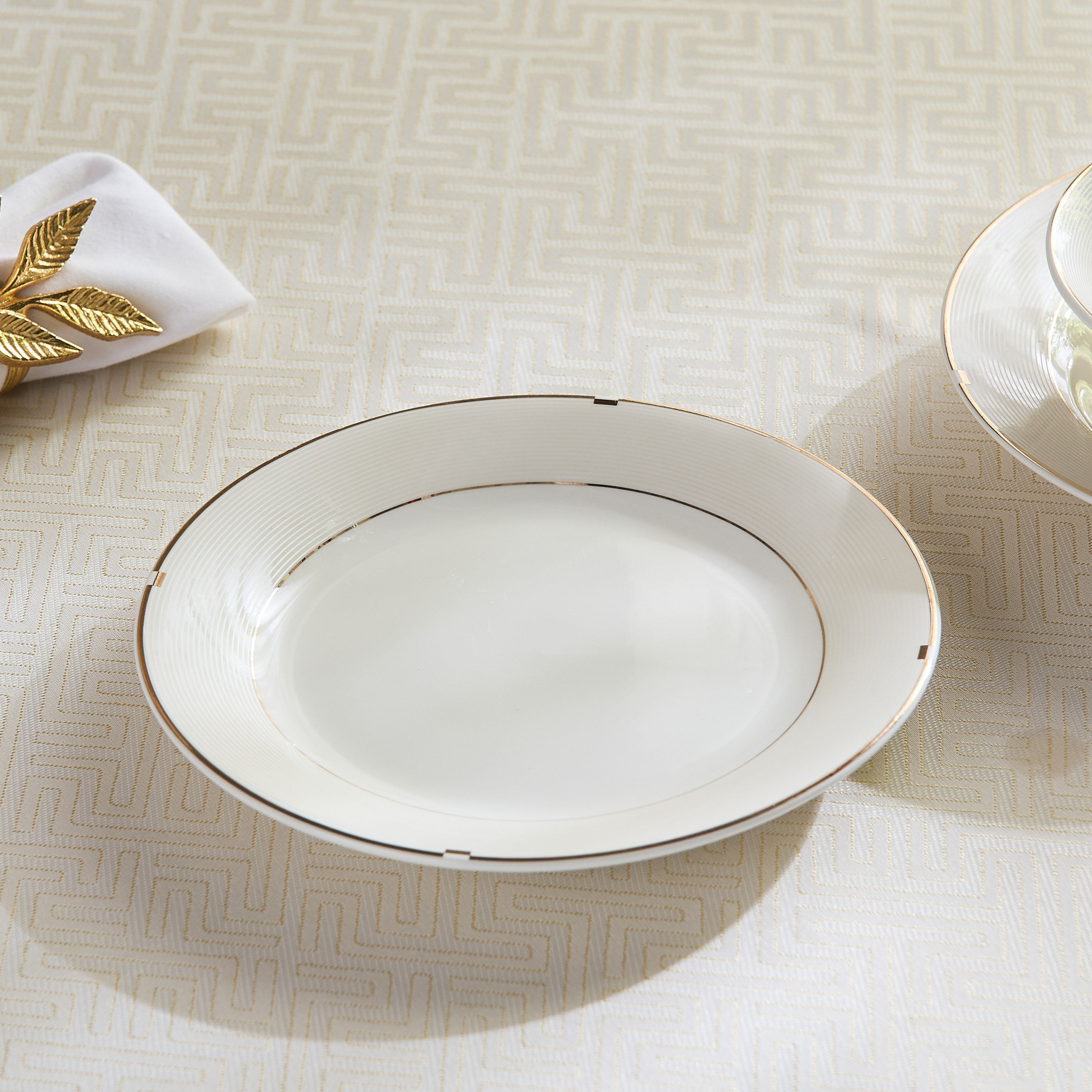 صحن جانبي بتفاصيل ذهبية - 19.5 سم-hbxdecorandfurnishings-tabletop-crockery-image-1