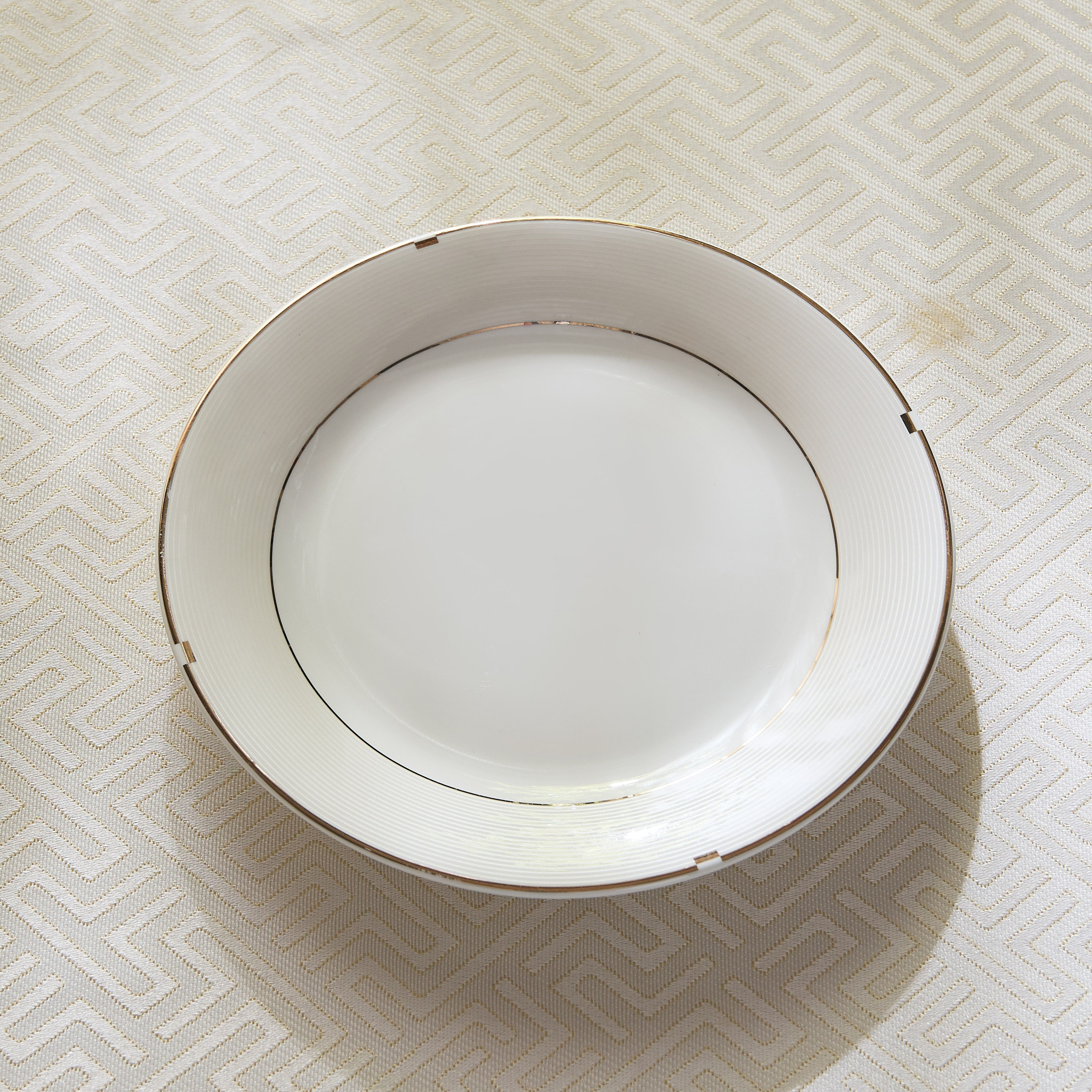 صحن جانبي بتفاصيل ذهبية - 19.5 سم-hbxdecorandfurnishings-tabletop-crockery-image-2