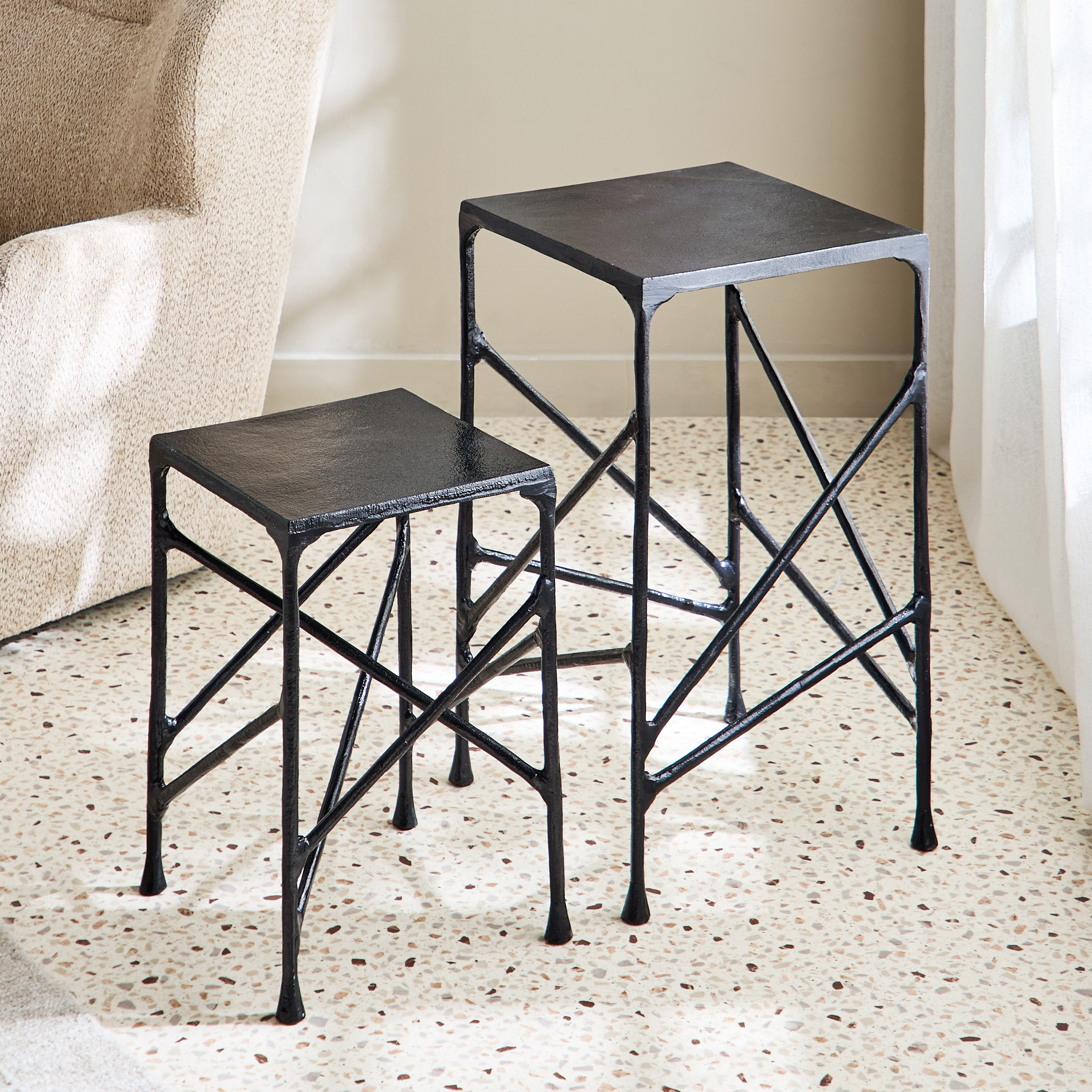 Vendra Dario 2-Piece Metal Casted Nesting Table Set-hbxfurniture-livingroom-nestingtables-image-2