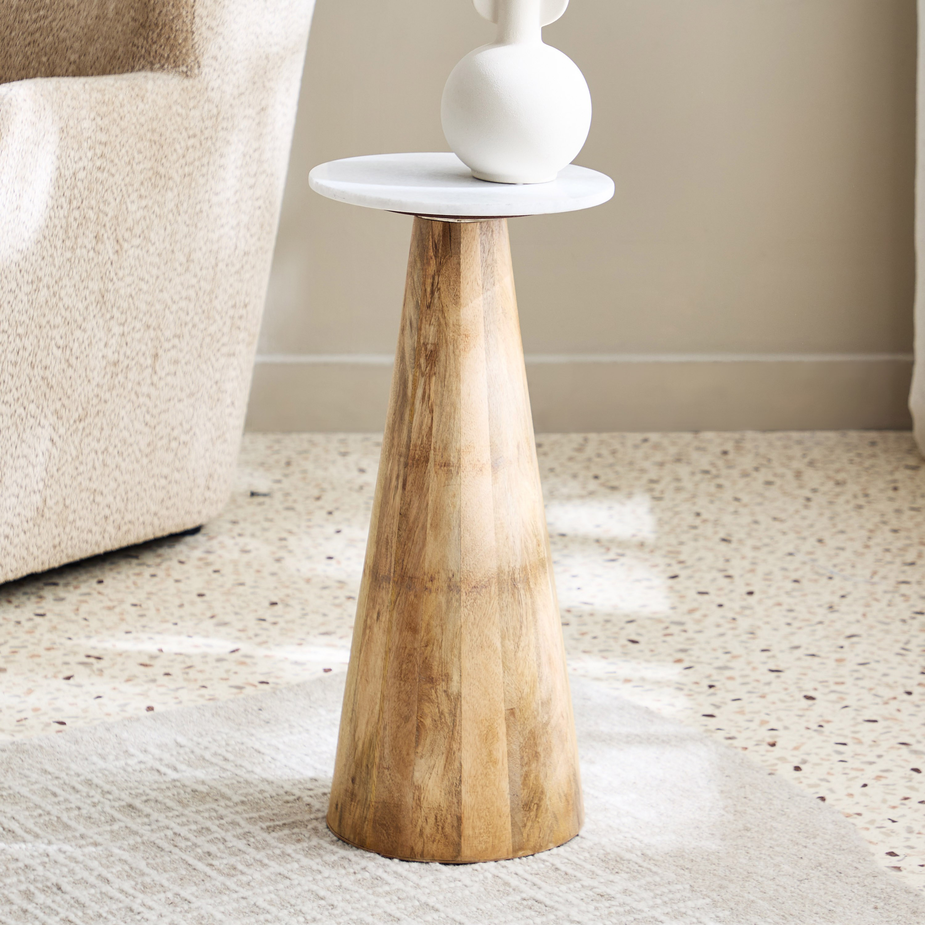 طاولة بسطح من الرخام الأصلي - فلافيو من فيندرا-hbxfurniture-livingroom-endtables-image-1