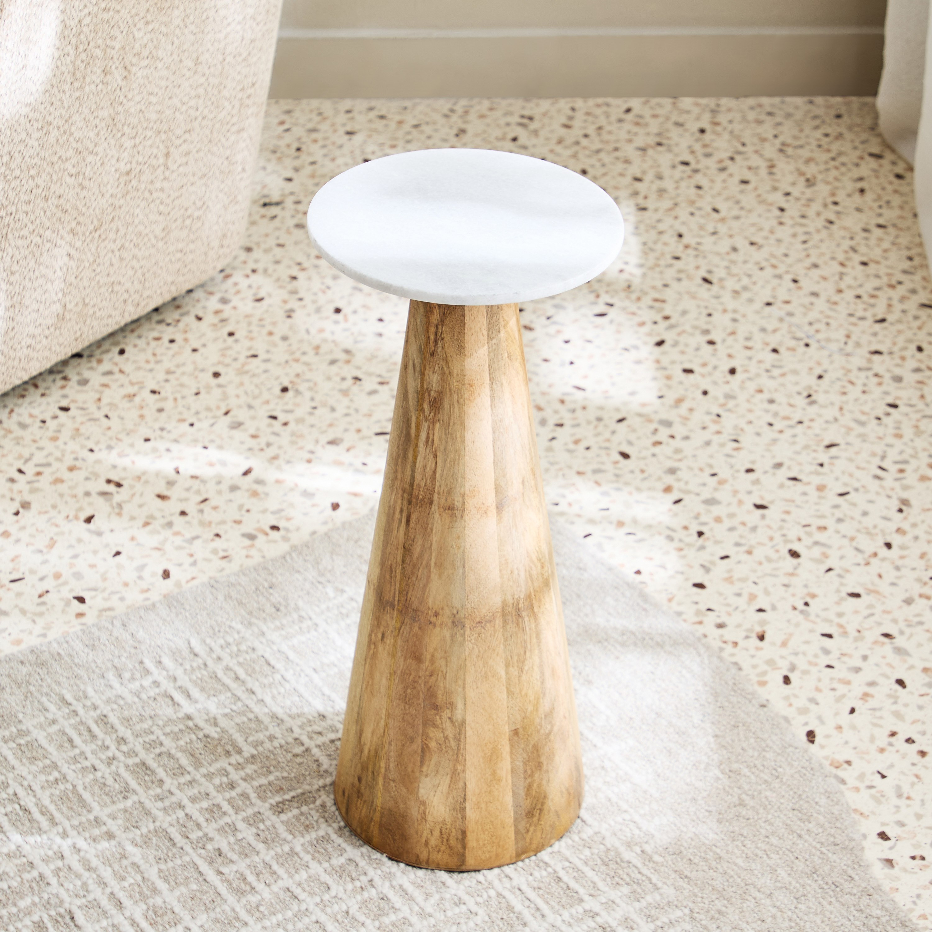 طاولة بسطح من الرخام الأصلي - فلافيو من فيندرا-hbxfurniture-livingroom-endtables-image-2