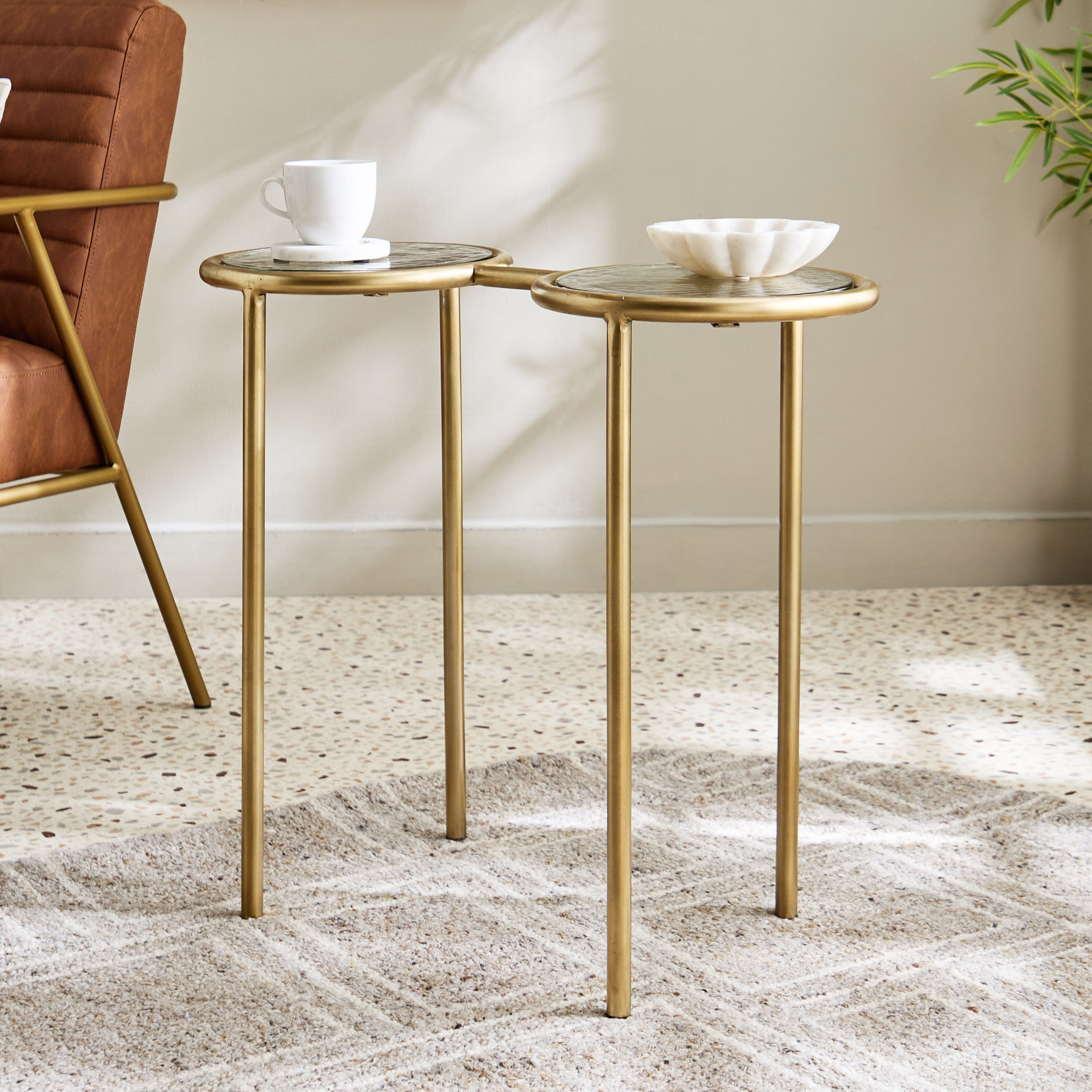 طاولة بسطح من الزجاج - فيينا من كافون-hbxfurniture-livingroom-endtables-image-1