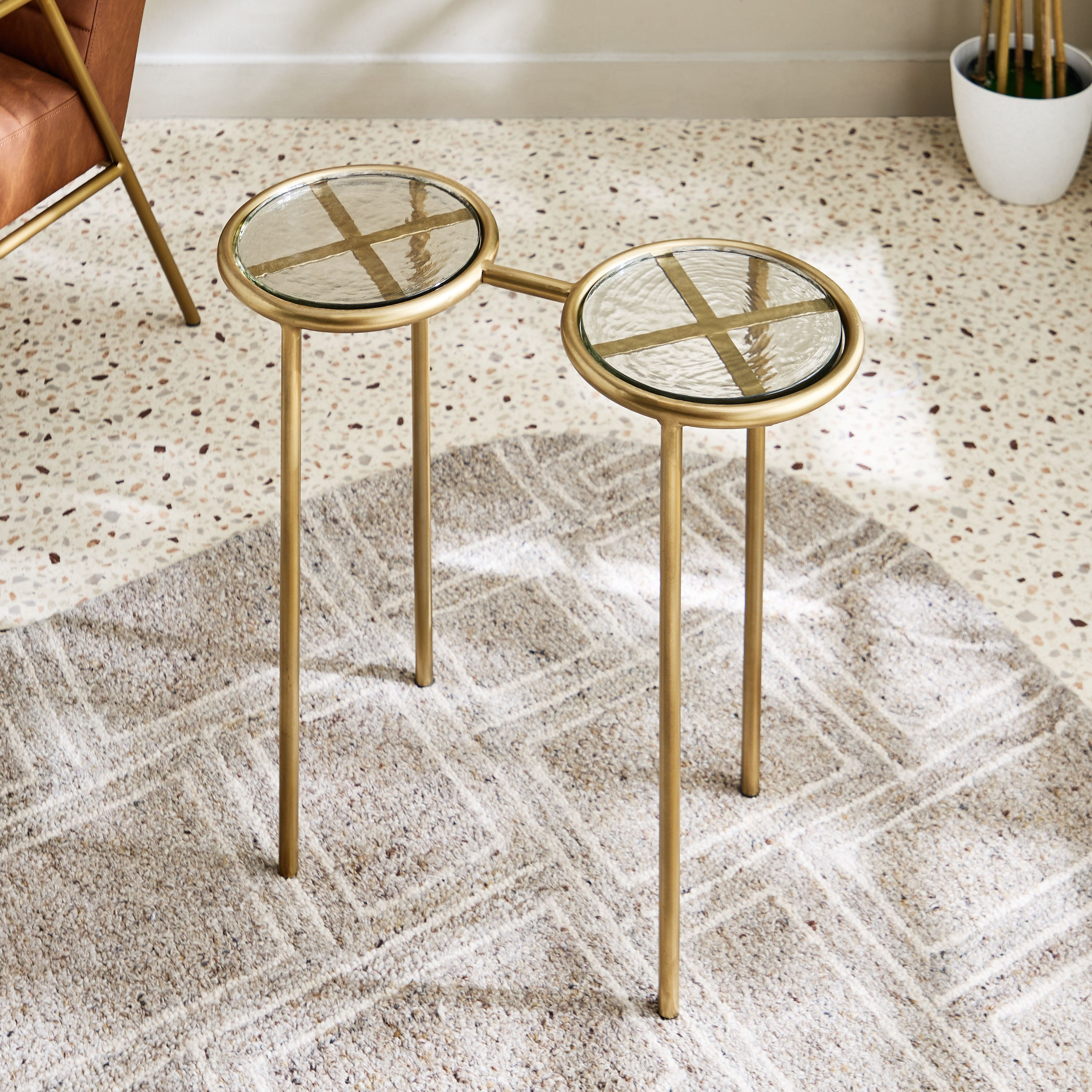طاولة بسطح من الزجاج - فيينا من كافون-hbxfurniture-livingroom-endtables-image-2