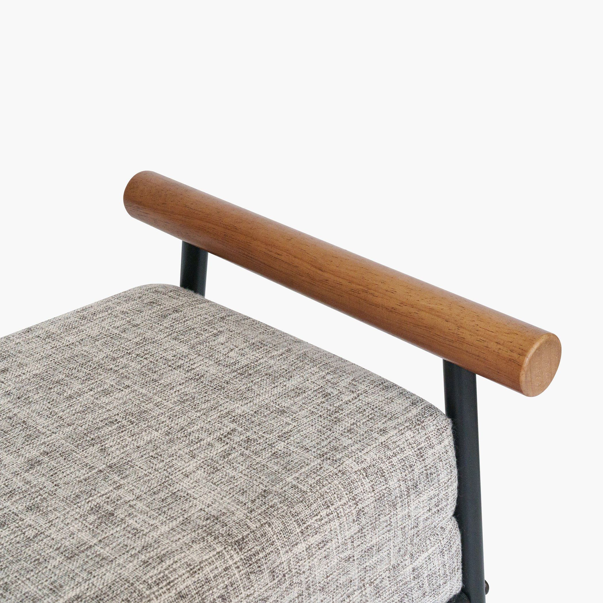 مقعد عثماني قماشي من ديلا-hbxlivingroom-sofasandarmchairs-ottomansandfootstools-image-4