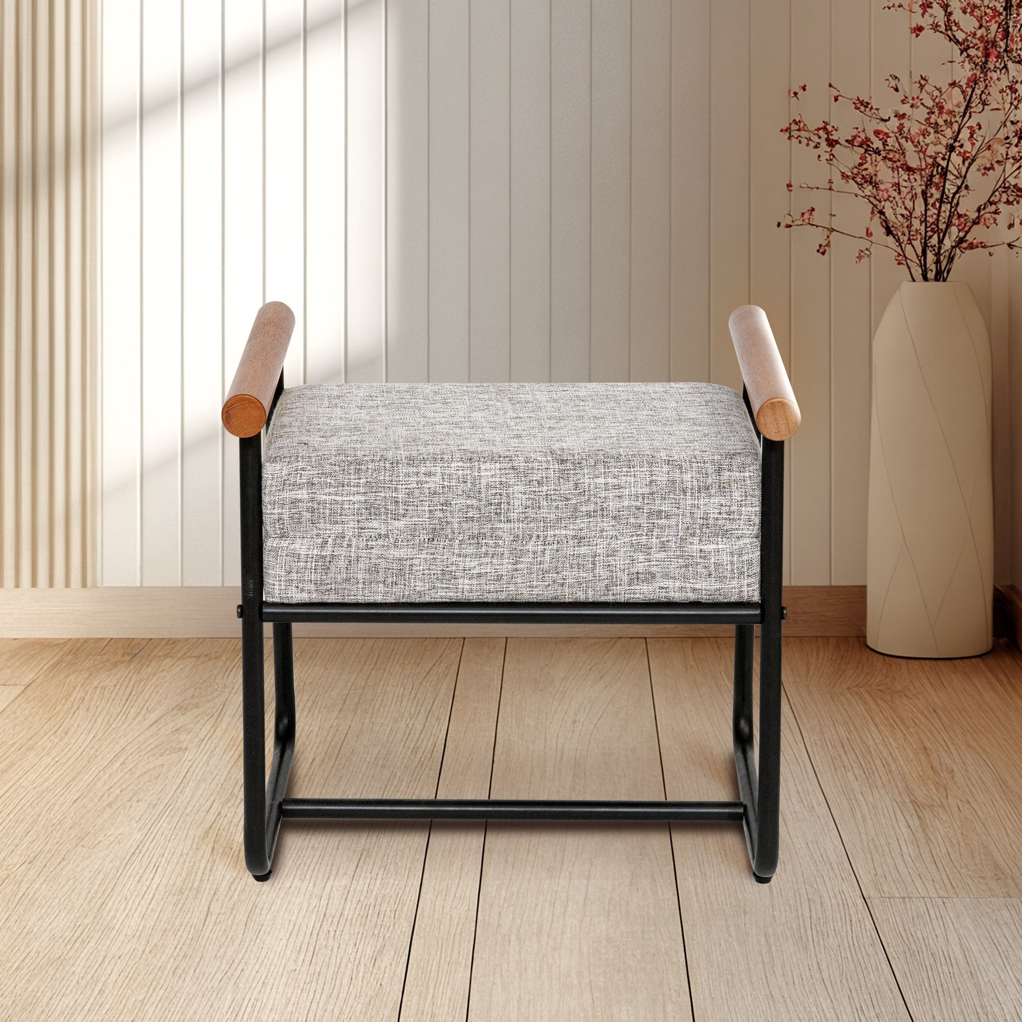 مقعد عثماني قماشي من ديلا-hbxlivingroom-sofasandarmchairs-ottomansandfootstools-image-1