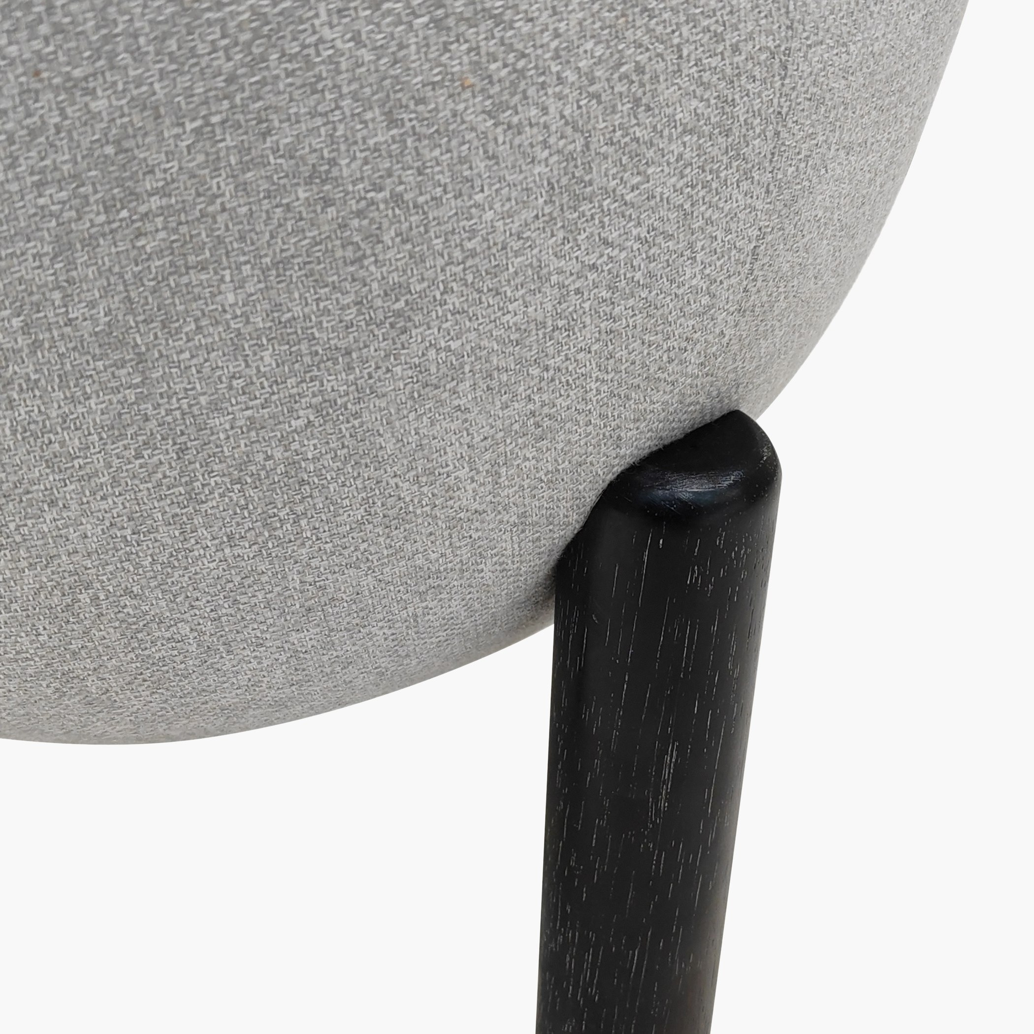 كرسي قماش نكست من سويز-hbxlivingroom-sofasandarmchairs-ottomansandfootstools-image-4