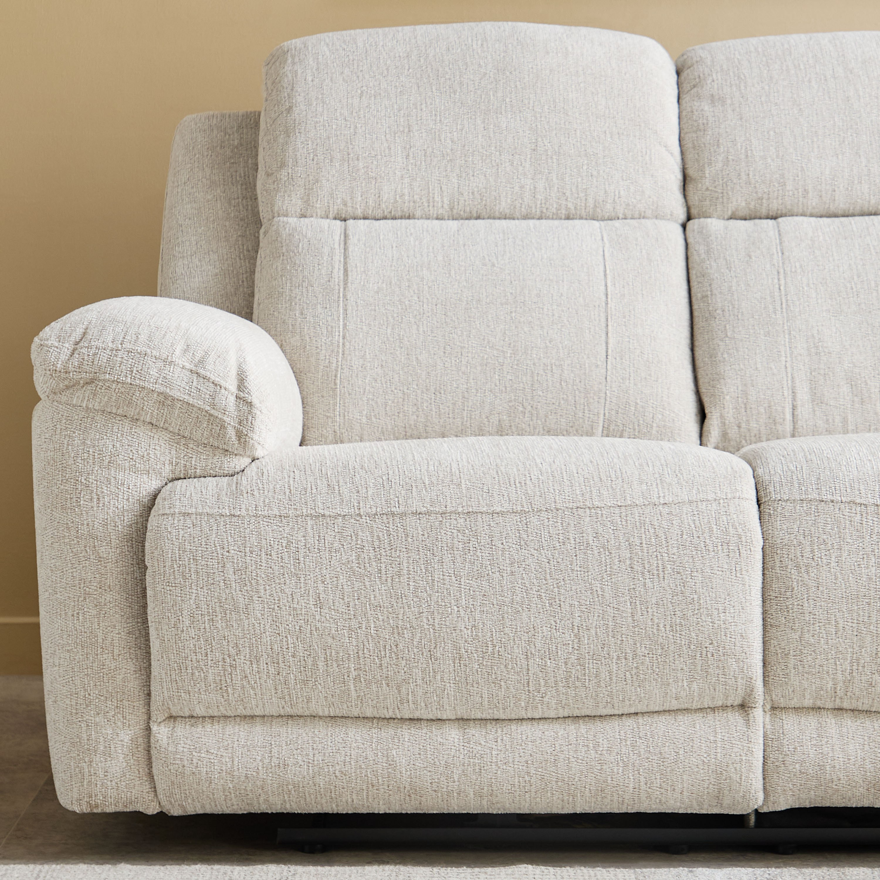 كنبة قماش بثلاثة مقاعد مع مسند قابل للطي وحاملين للأكواب من هارفارد باور-hbxlivingroom-sofasandarmchairs-sofas-image-6