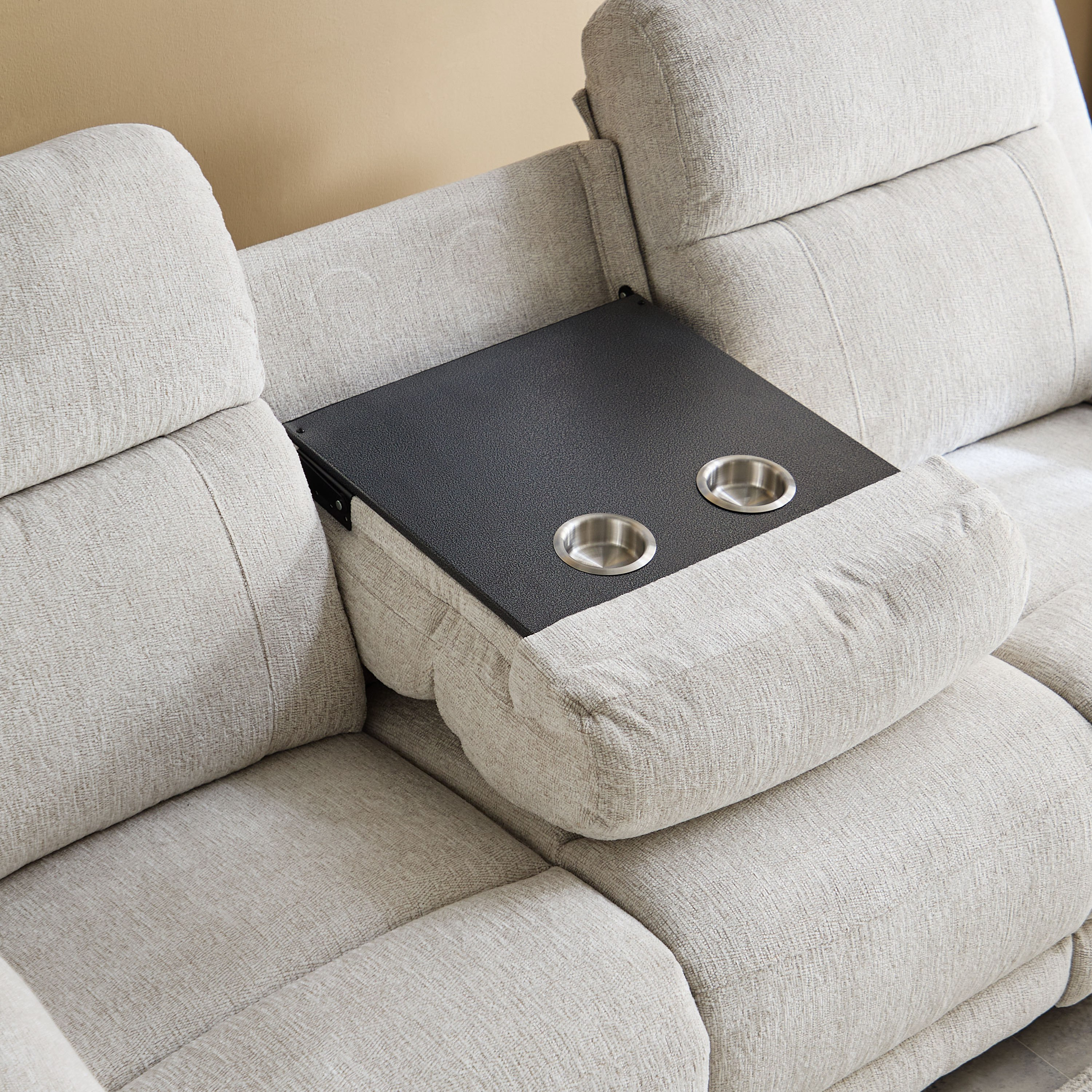 كنبة قماش بثلاثة مقاعد مع مسند قابل للطي وحاملين للأكواب من هارفارد باور-hbxlivingroom-sofasandarmchairs-sofas-image-8
