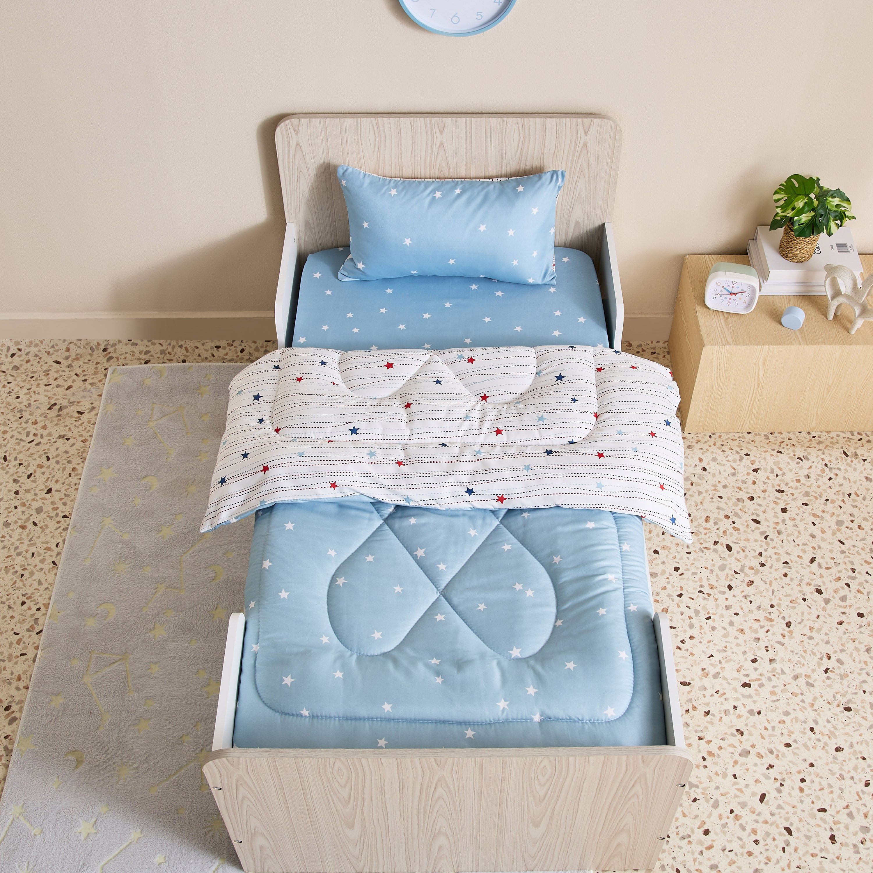 طقم لحاف طفل مع شرشف مطاطي وغطاء وسادة مايكروفايبر ستارلايت من نورا - 100x150 سم-hbxkidsandyouth-beddingandfurnishings-comfortersets-image-4