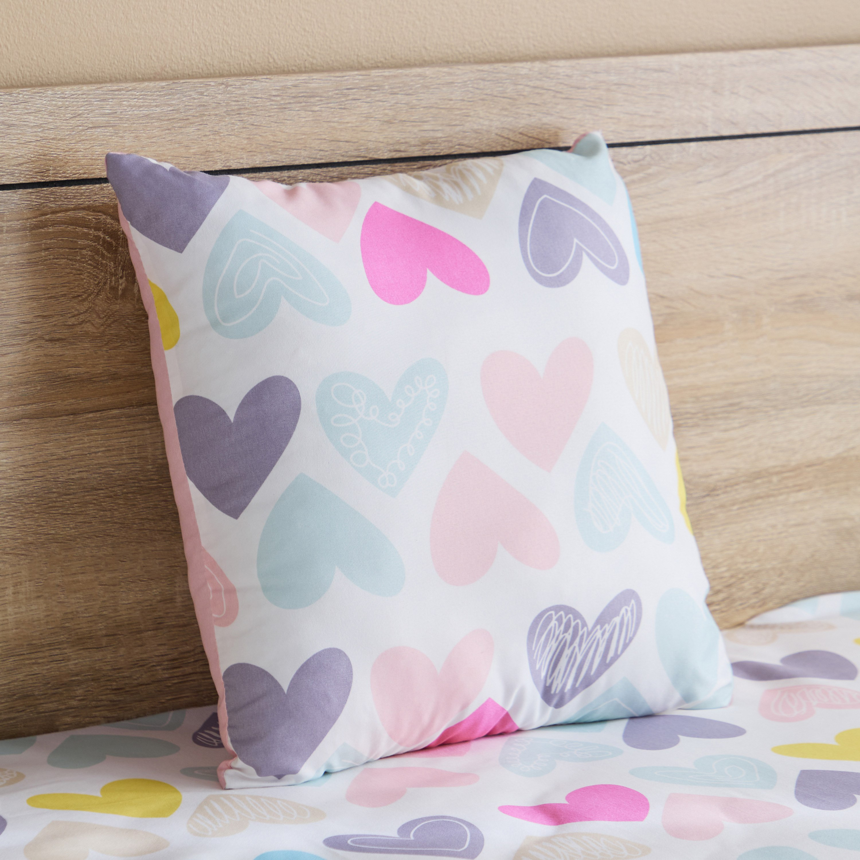 وسادة محشوة ألياف دقيقة قلوب من نورا - 40x40 سم-hbxhomeware-hbxkidsandyouth-image-1