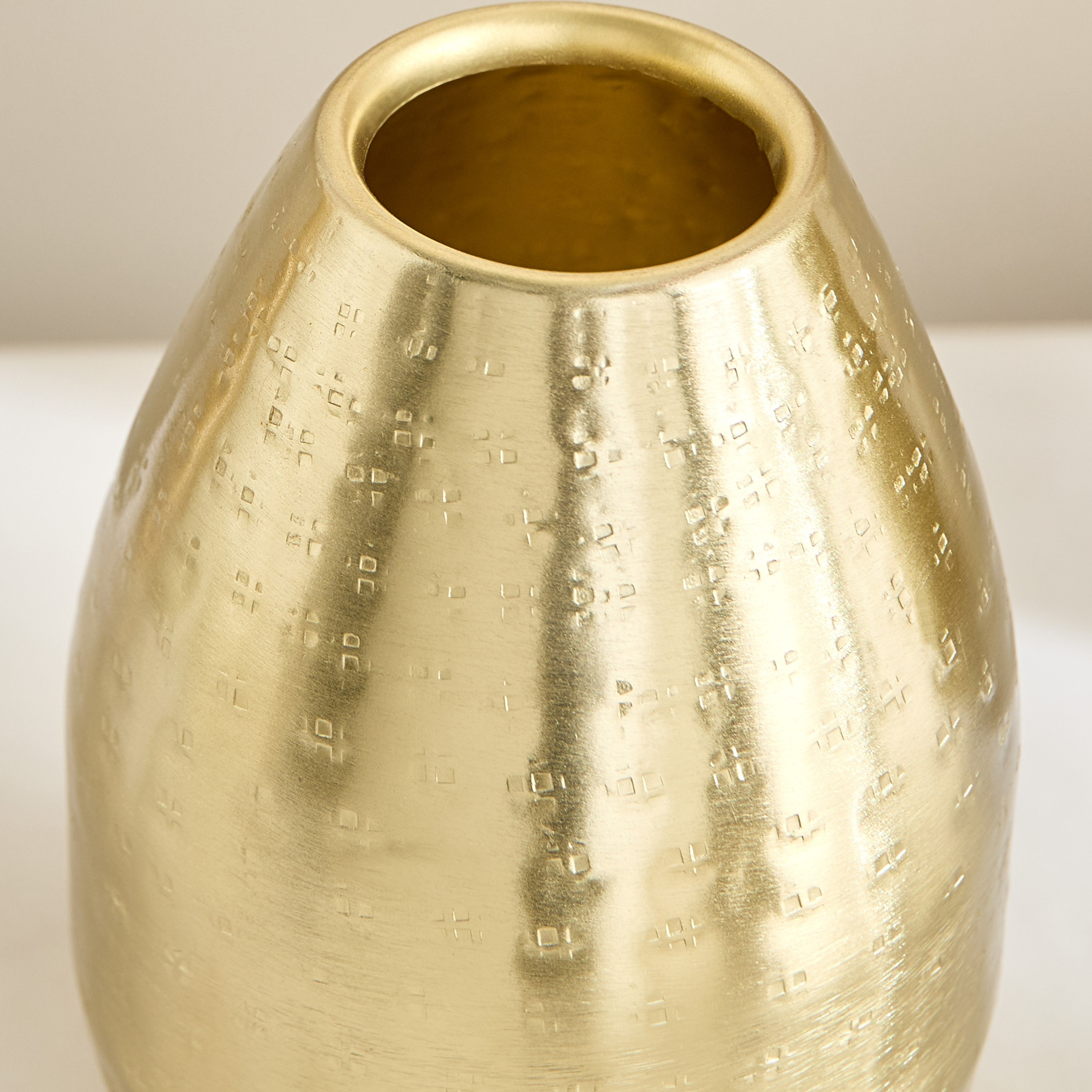 Avya Metal Etched Vase - 10x10x15 cm-hbxbedroom-decorandaccessories-vases-image-3