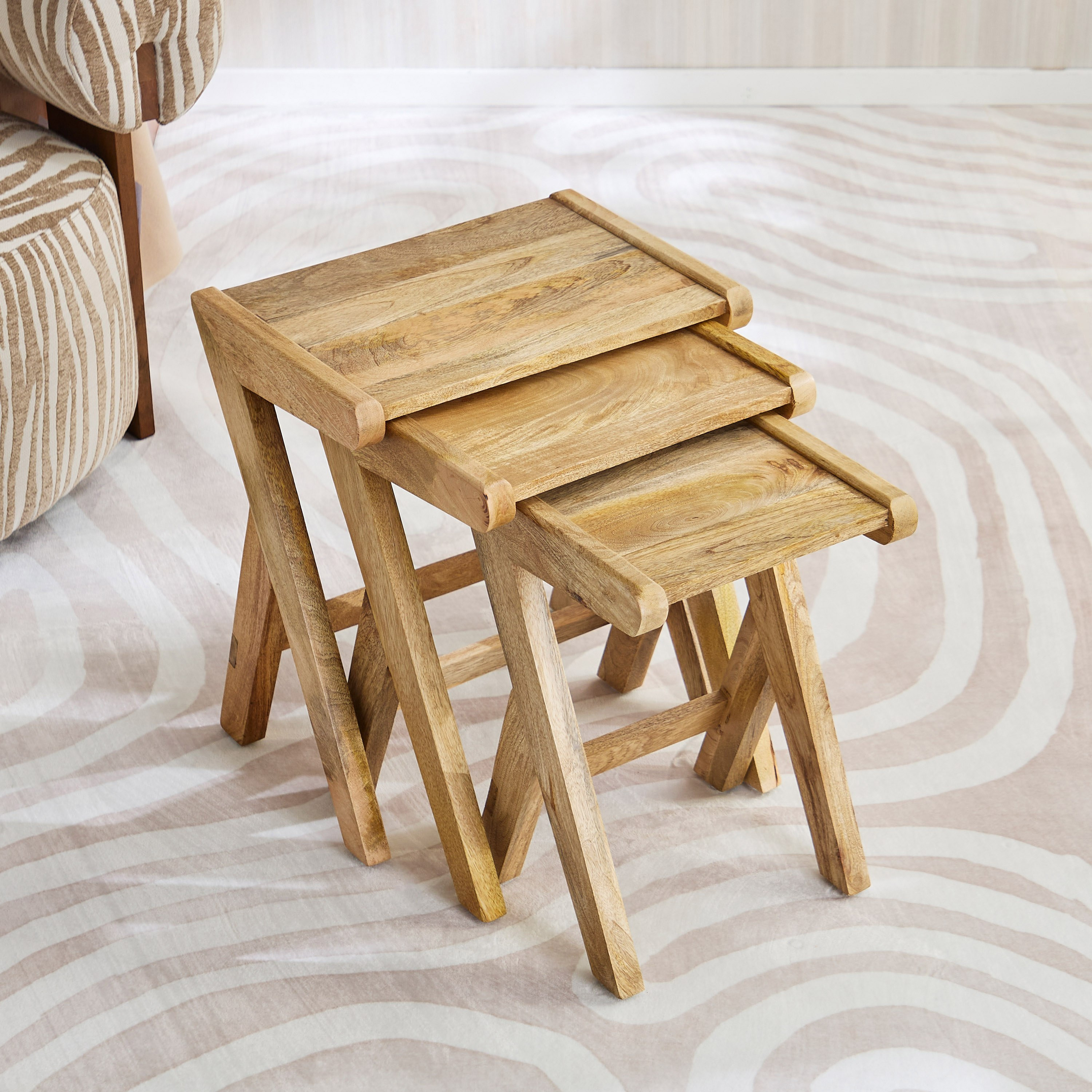 طقم طاولات متداخلة 3 قطع من الخشب الصلب - ليفي من فيندرا-hbxfurniture-livingroom-nestingtables-image-2