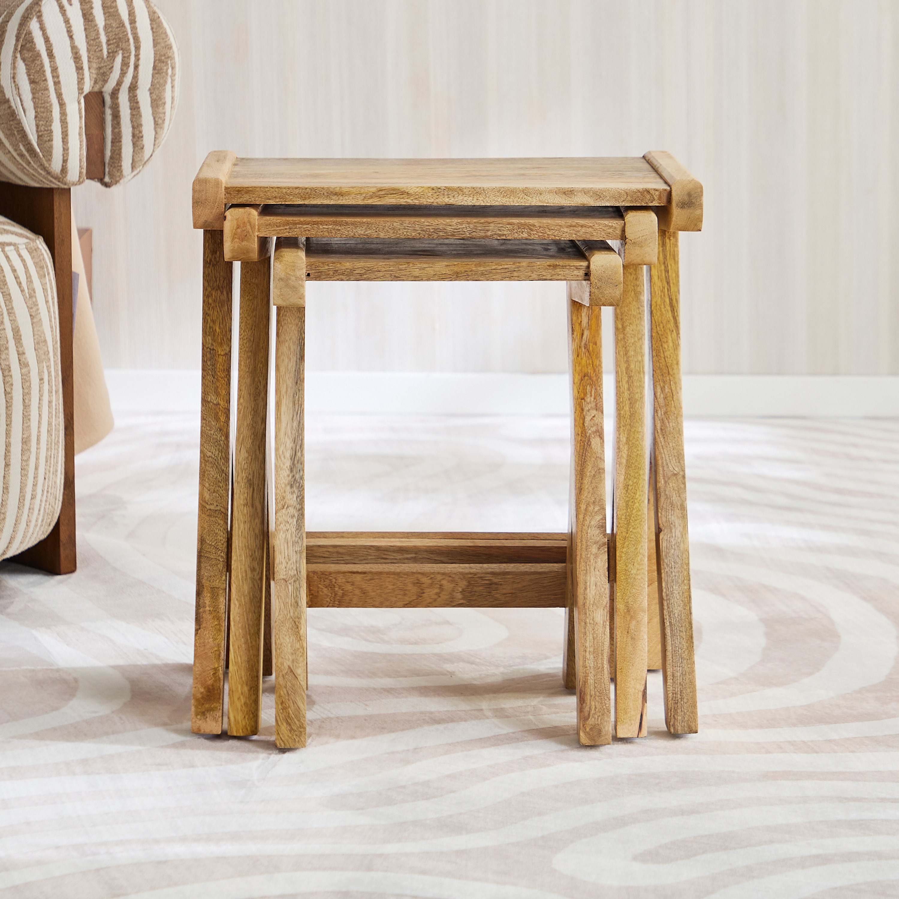 طقم طاولات متداخلة 3 قطع من الخشب الصلب - ليفي من فيندرا-hbxfurniture-livingroom-nestingtables-image-3