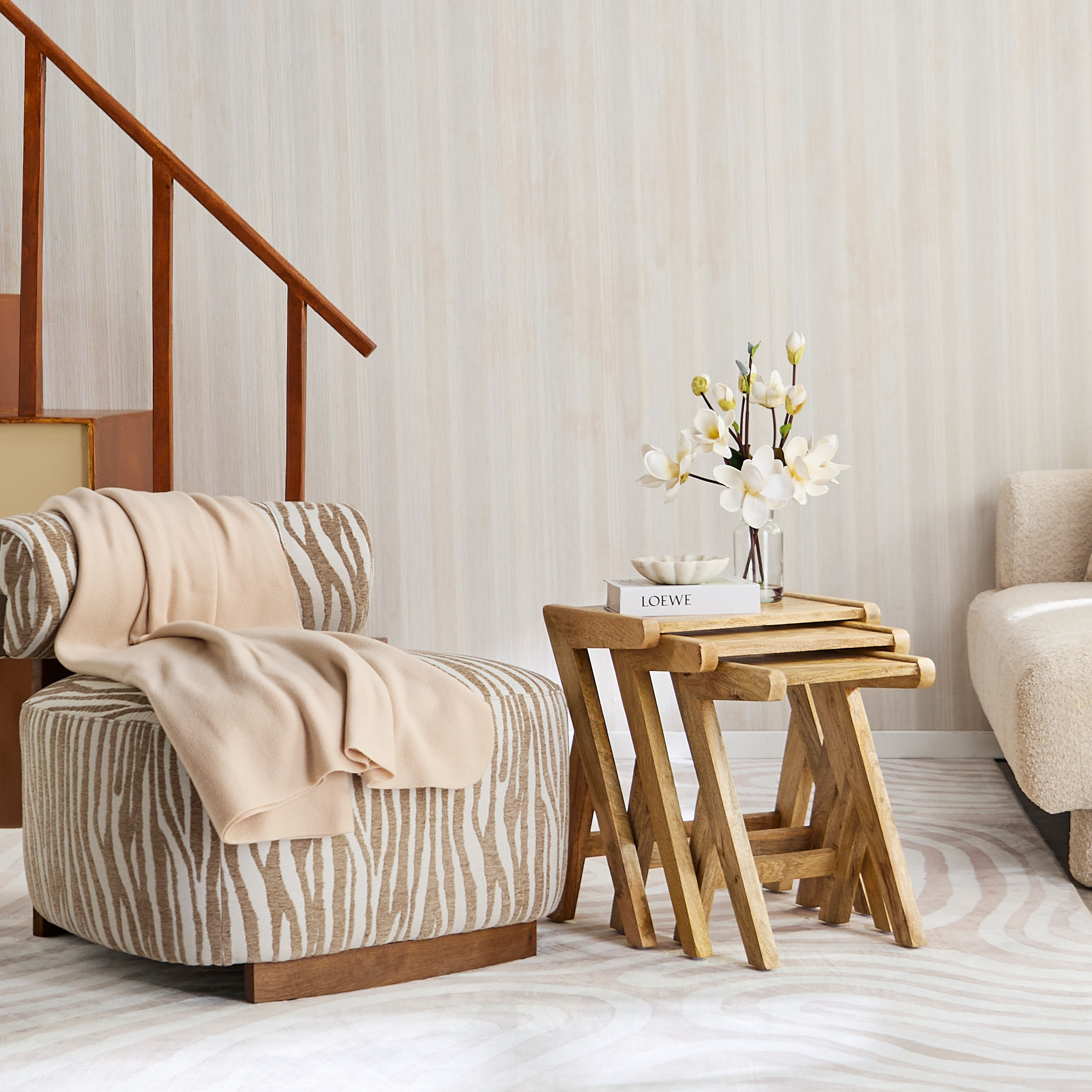 طقم طاولات متداخلة 3 قطع من الخشب الصلب - ليفي من فيندرا-hbxfurniture-livingroom-nestingtables-image-6