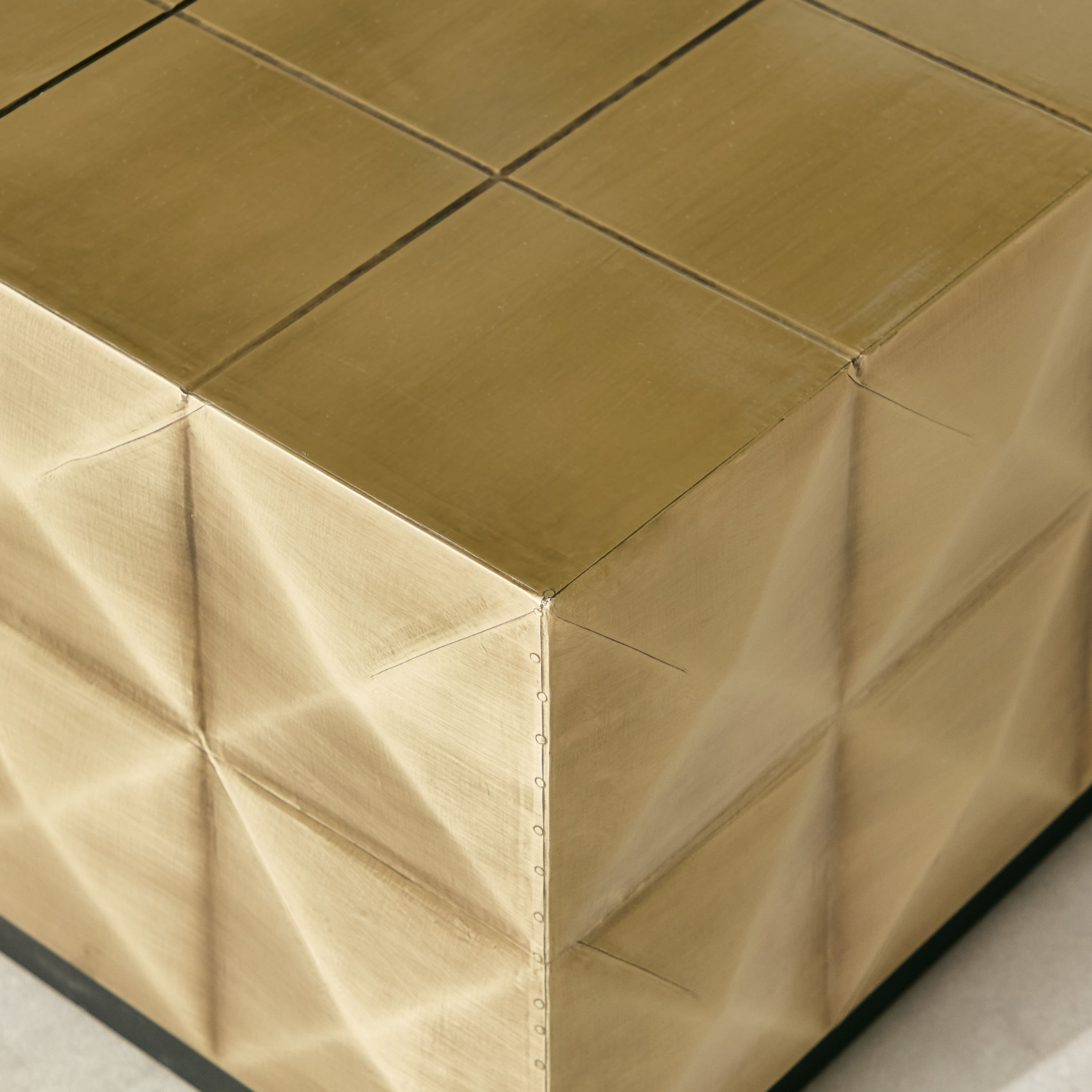 طاولة قهوة بسطح من الزجاج ومطلية بالنحاس - بريزما من كافون-PROMO_HB_AE_HBX10_TH1000_NEW_031025-image-6