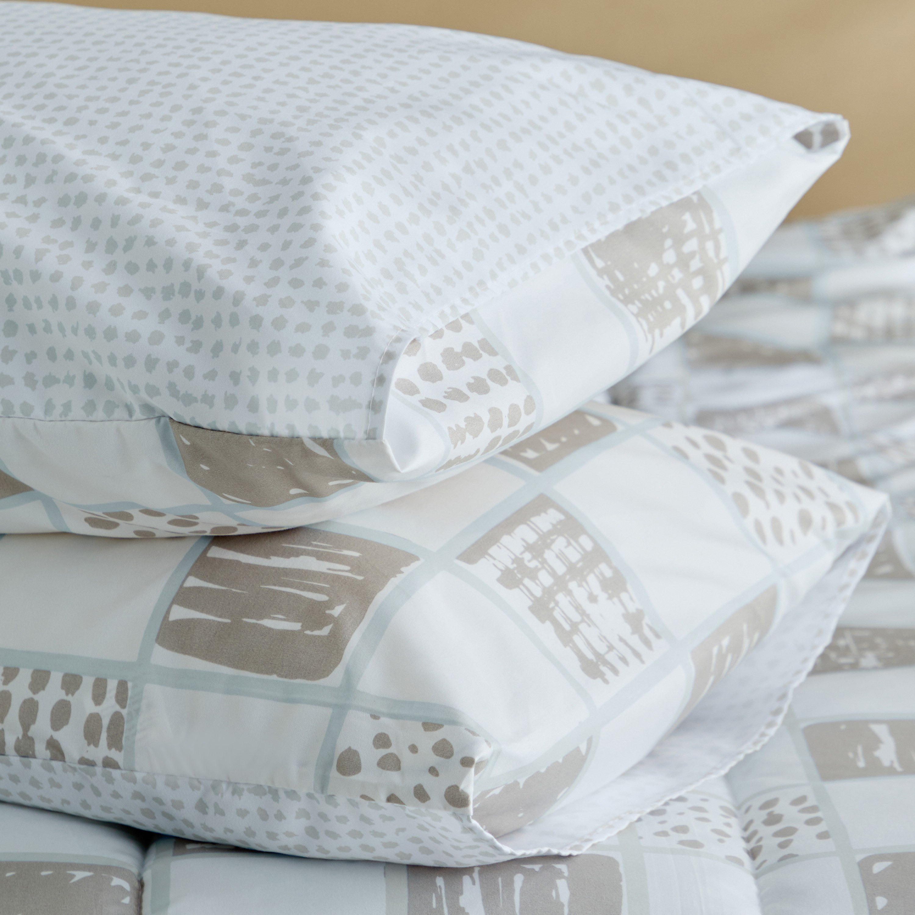 Ontario Delva 3-Piece Printed Microfibre King Comforter Set - 220x240 cm-hbxhomeware-hbxbedroom-image-6
