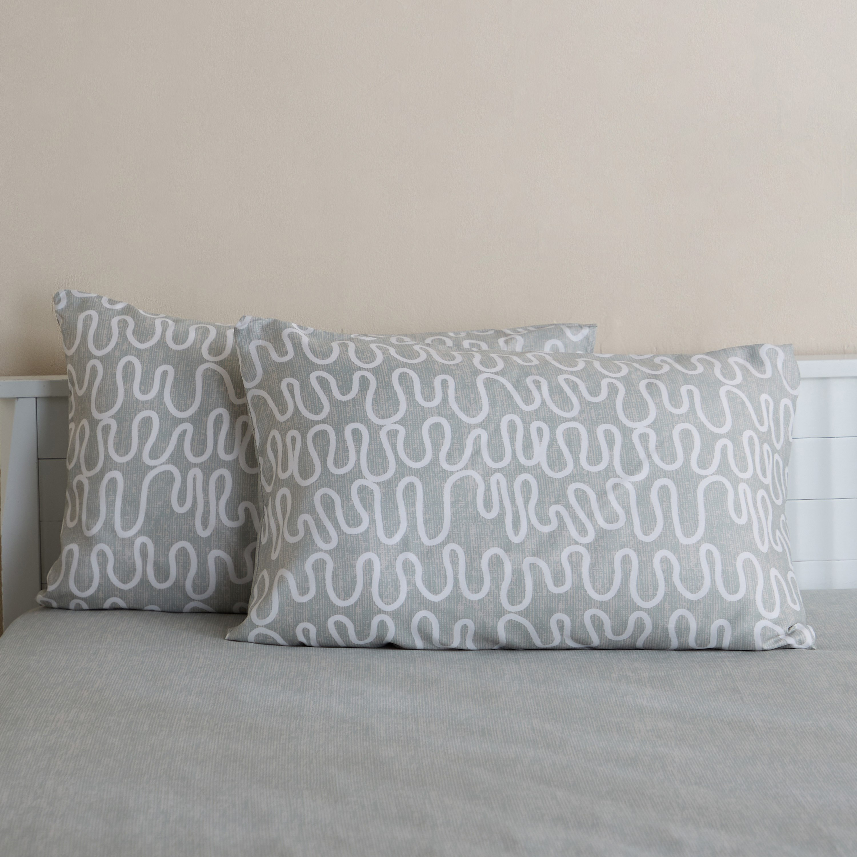 طقم أغطية وسائد ألياف دقيقة بطبعات قطعتين هالي من ماتريكس - 50x75 سم-hbxhomeware-hbxbedroom-image-2