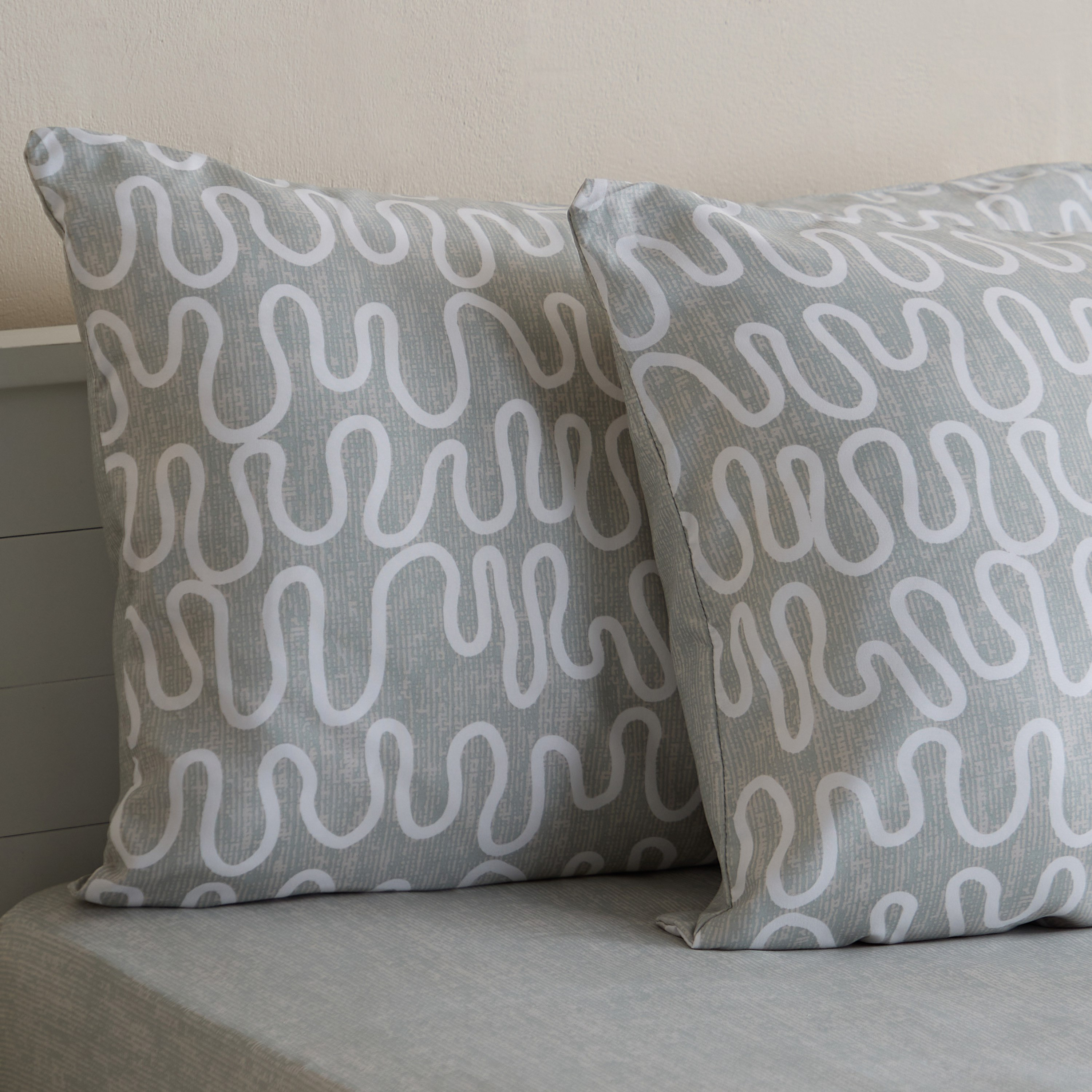 طقم أغطية وسائد ألياف دقيقة بطبعات قطعتين هالي من ماتريكس - 50x75 سم-hbxhomeware-hbxbedroom-image-3