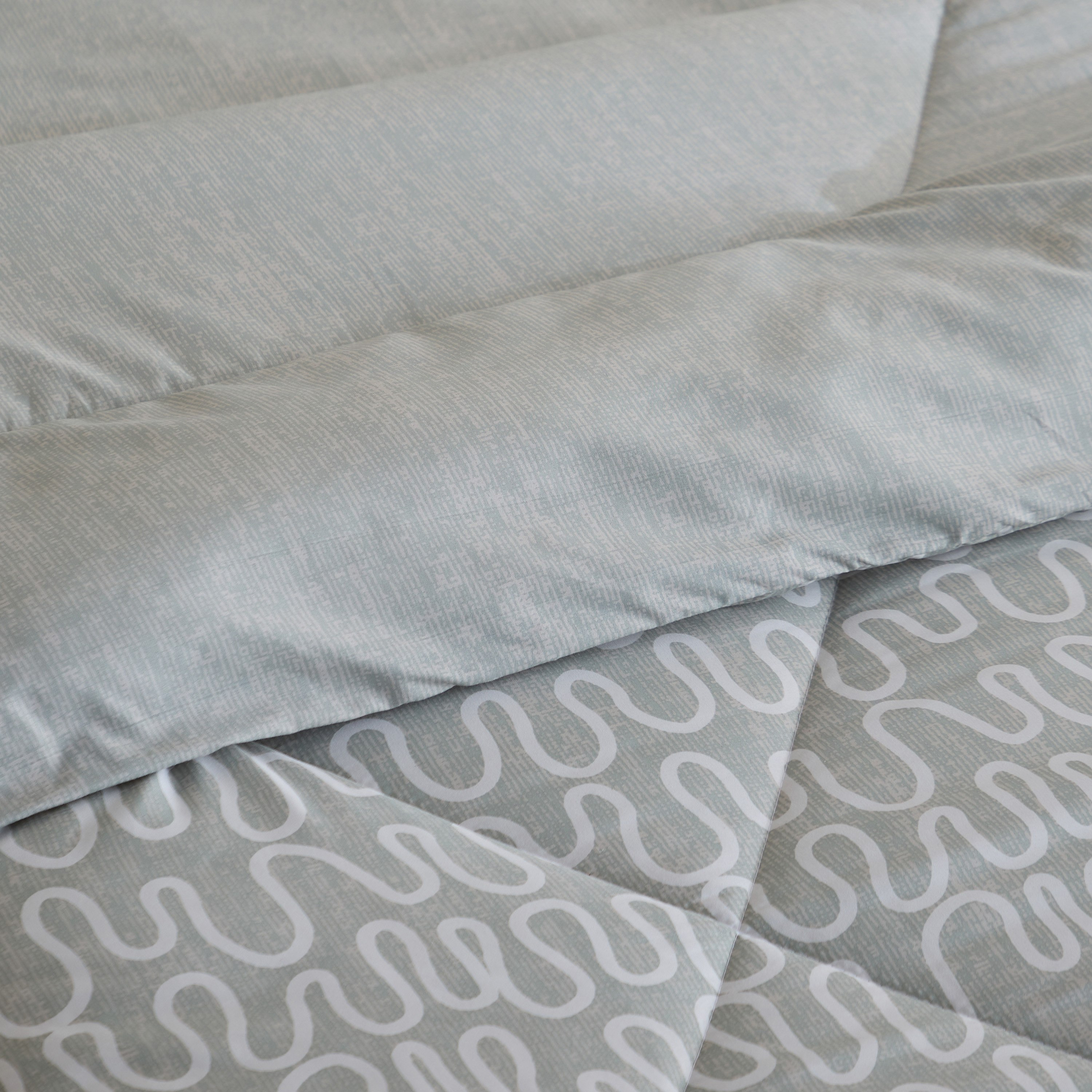 Matrix Halle Microfiber Queen Comforter - 200x240 cm-hbxhomeware-hbxbedroom-image-4