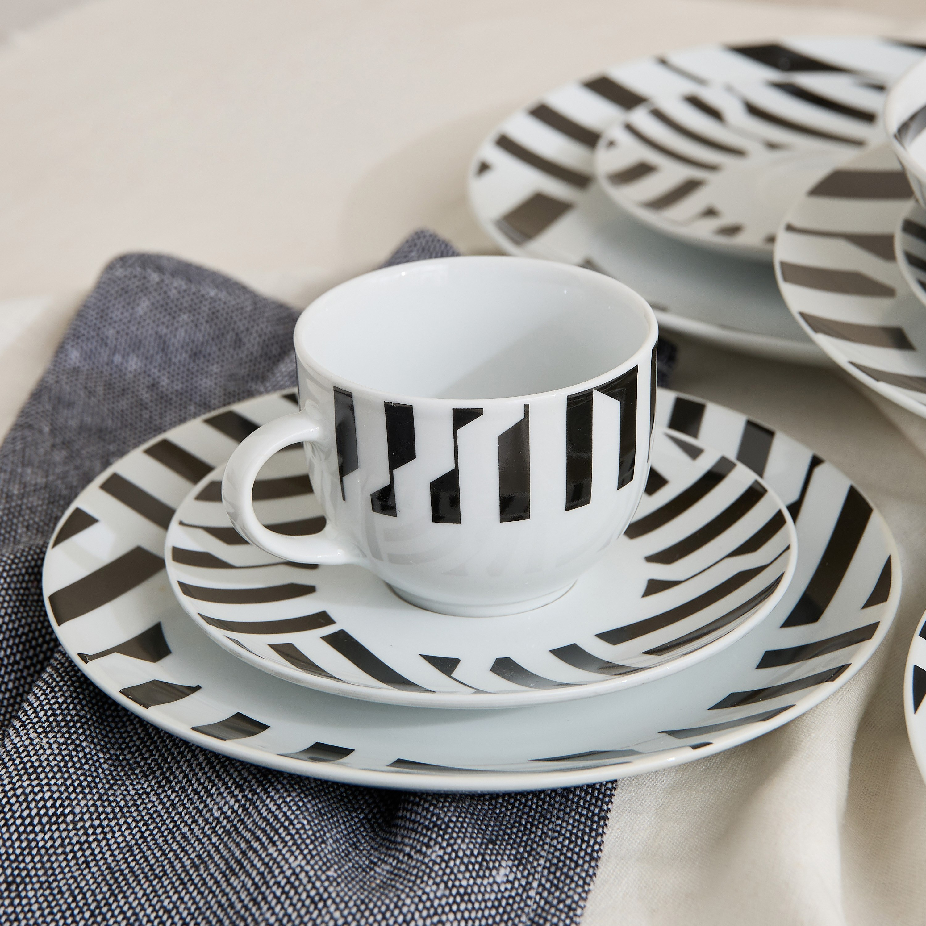 طقم عشاء بتصمميم هندسي 20 قطعة من أتلانتا - لـ4 أفراد-hbxhomeware-hbxkitchen-image-4