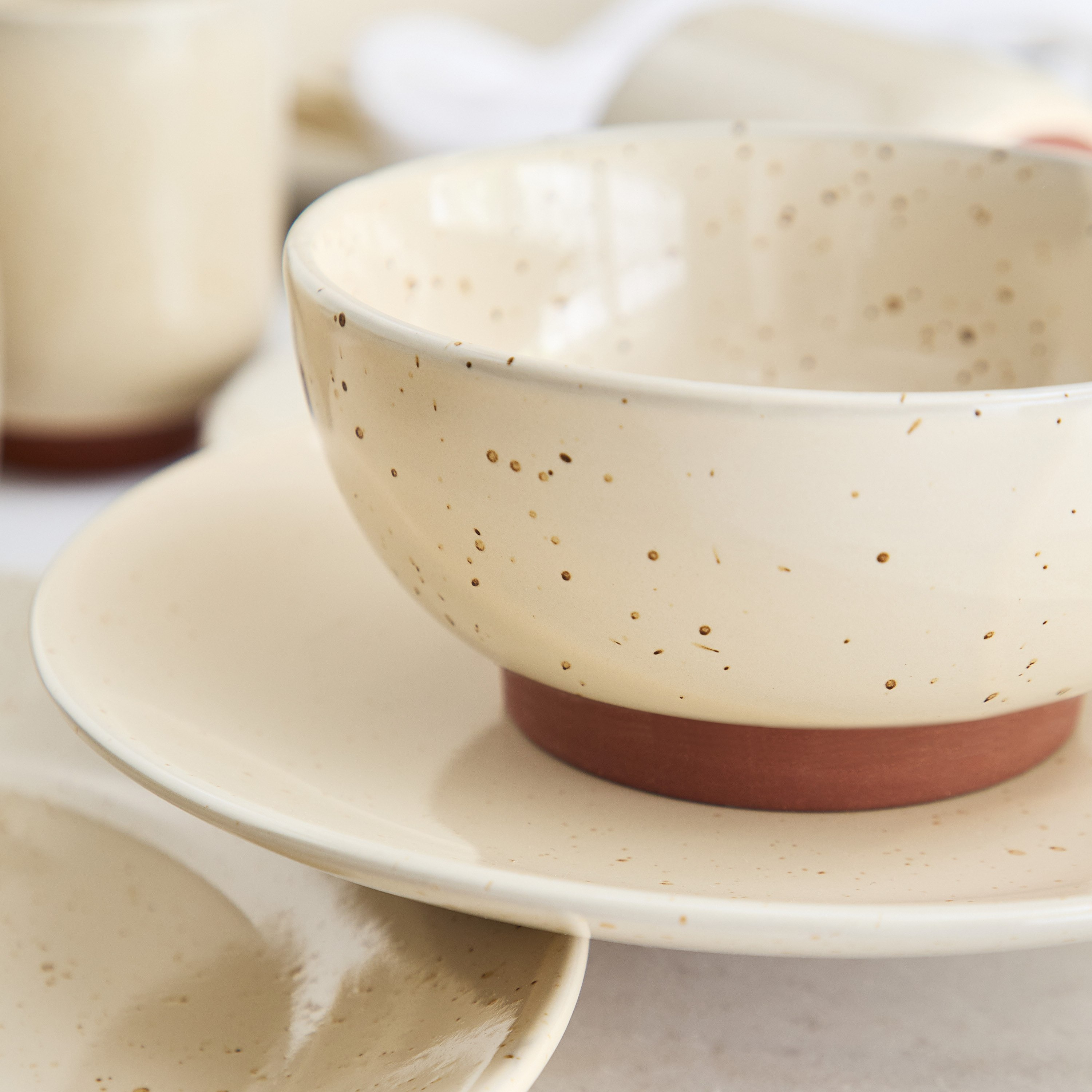 طقم عشاء عالي اللمعان 16 قطعة من إليجانزا - لـ 4 أفراد-hbxdiningroom-tabletop-dinnersets-image-3