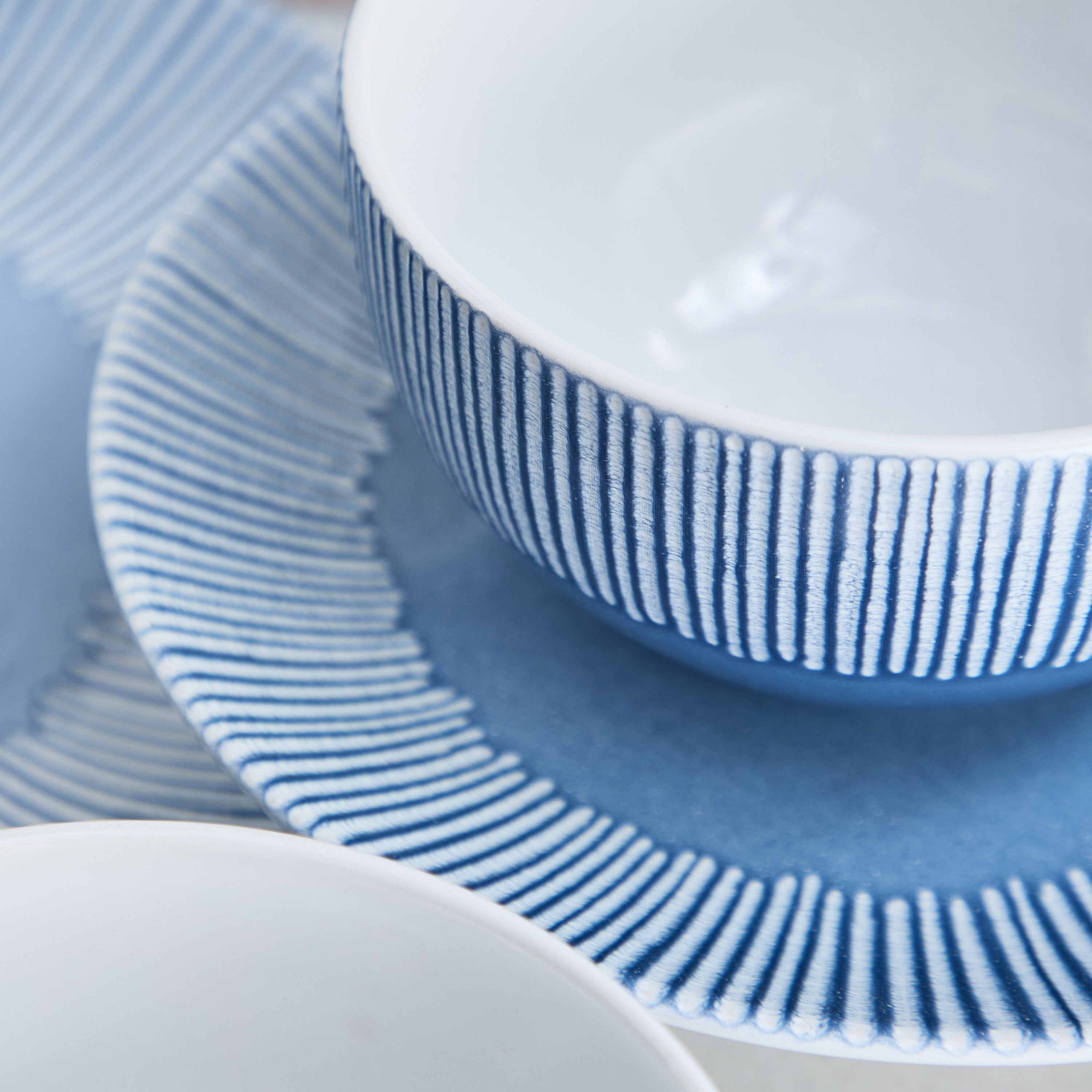 Eleganza 16-Piece Deboss Dinner Set - Serves 4-hbxdiningroom-tabletop-dinnersets-image-3