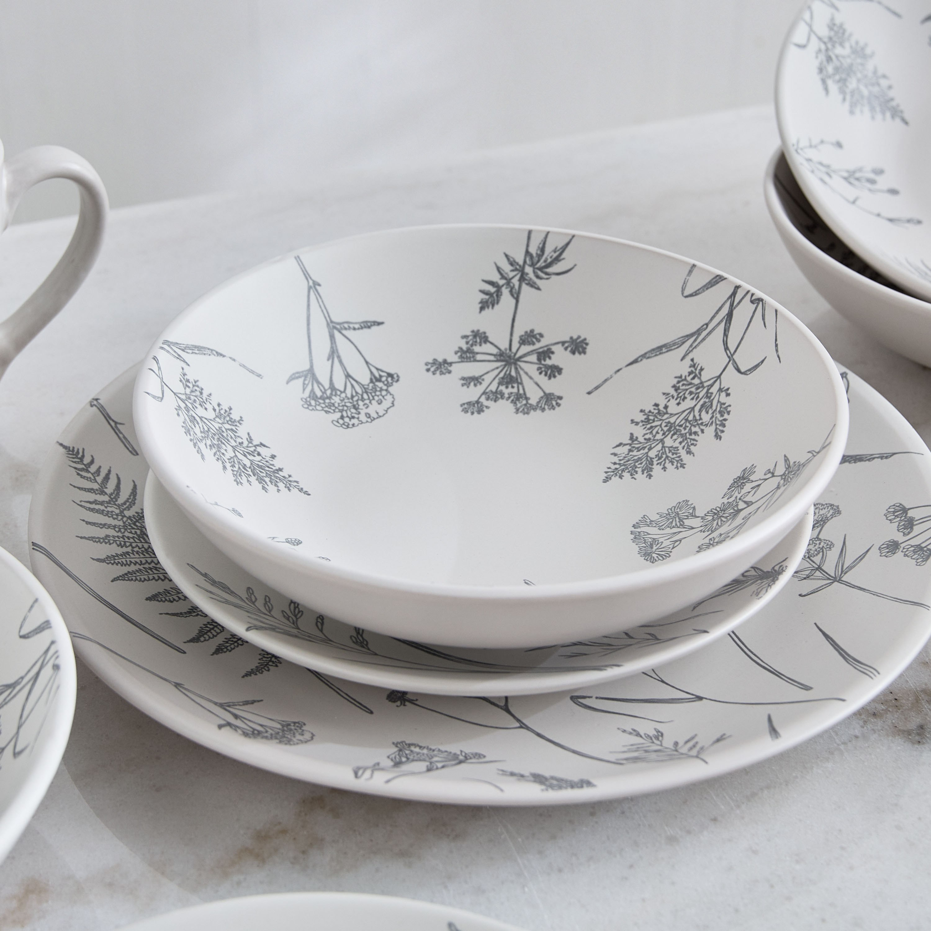 طقم عشاء 16 قطعة بطبعات من إليجانزا - لـ 4 أفراد-hbxdiningroom-tabletop-dinnersets-image-4