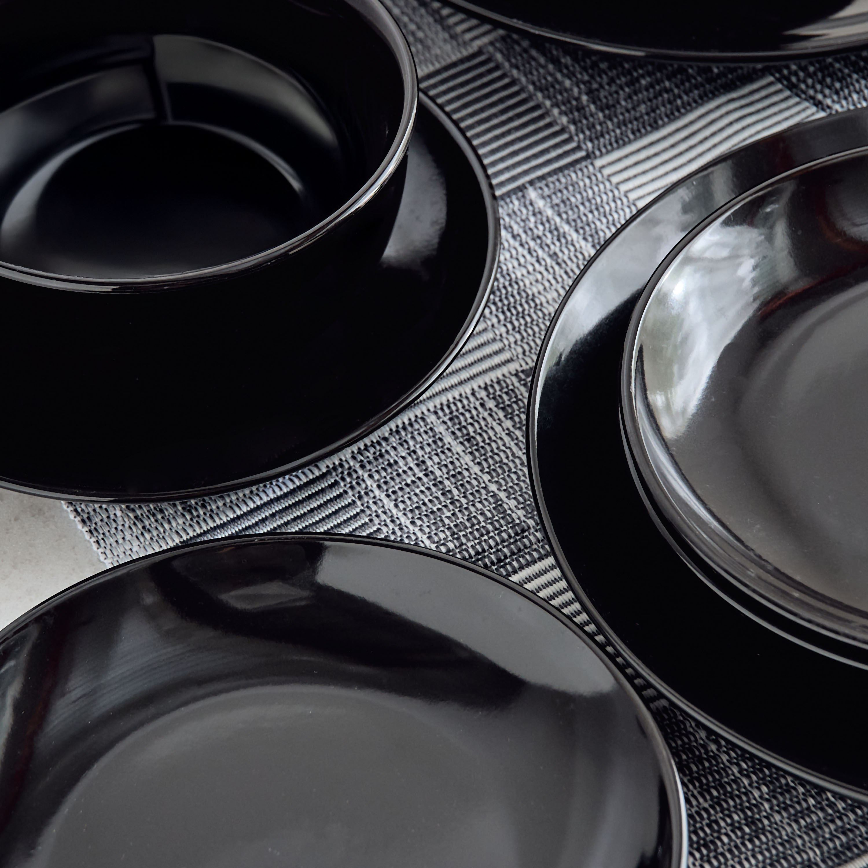 طقم عشاء لامع 16 قطعة من إليجانزا - لـ 4 أفراد-hbxdiningroom-tabletop-dinnersets-image-4