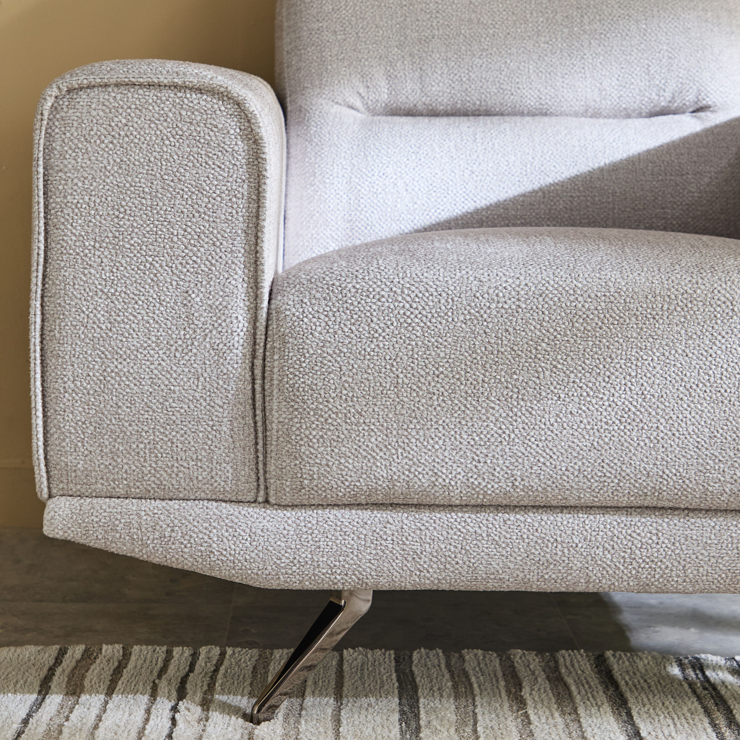 كنبة قماش بمساند ذراعين من جون-hbxlivingroom-sofasandarmchairs-sofas-image-4