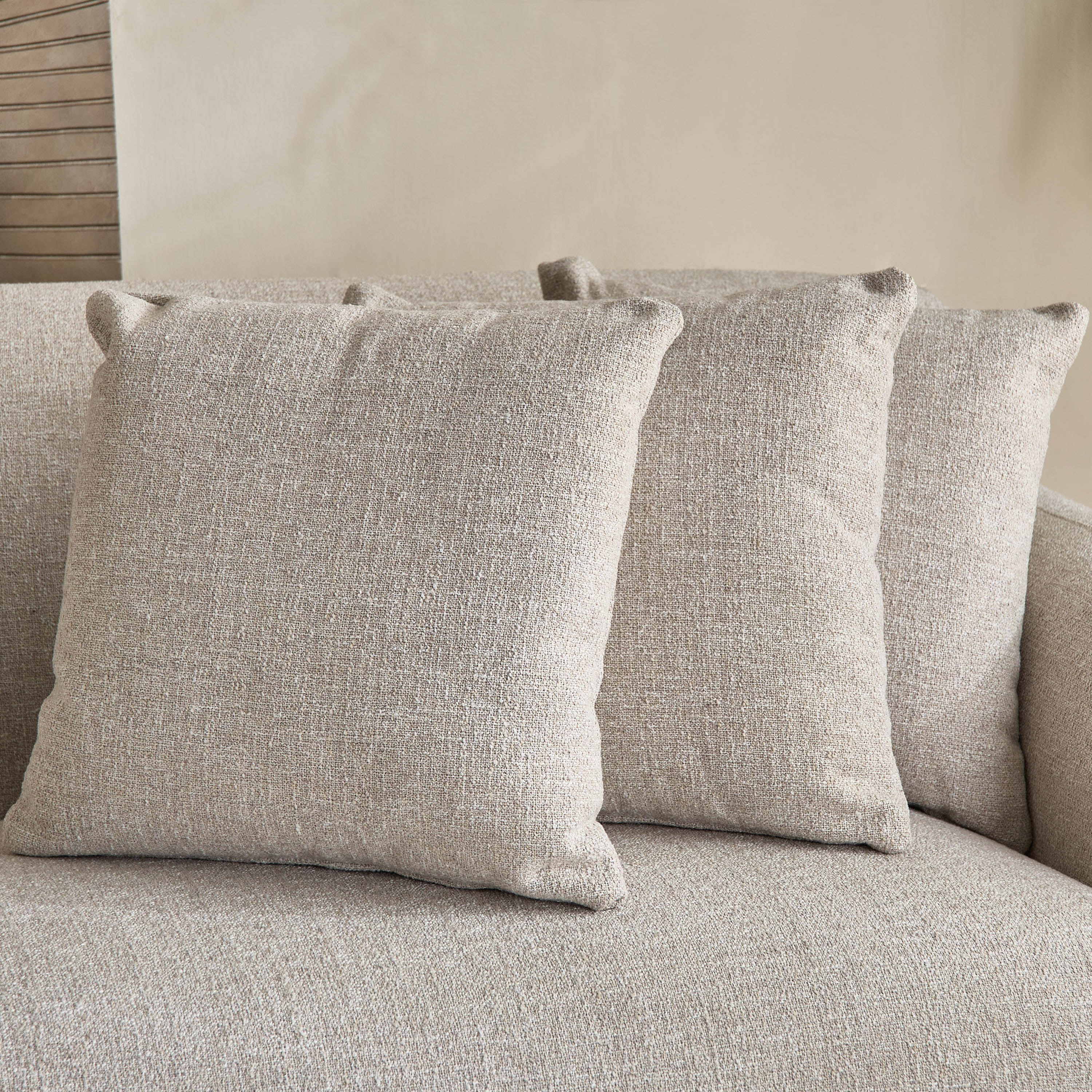 كنبة قماش مقعدين كبيرة جداً مع 3 وسادات من ليفانتي-hbxlivingroom-sofasandarmchairs-sofas-image-5