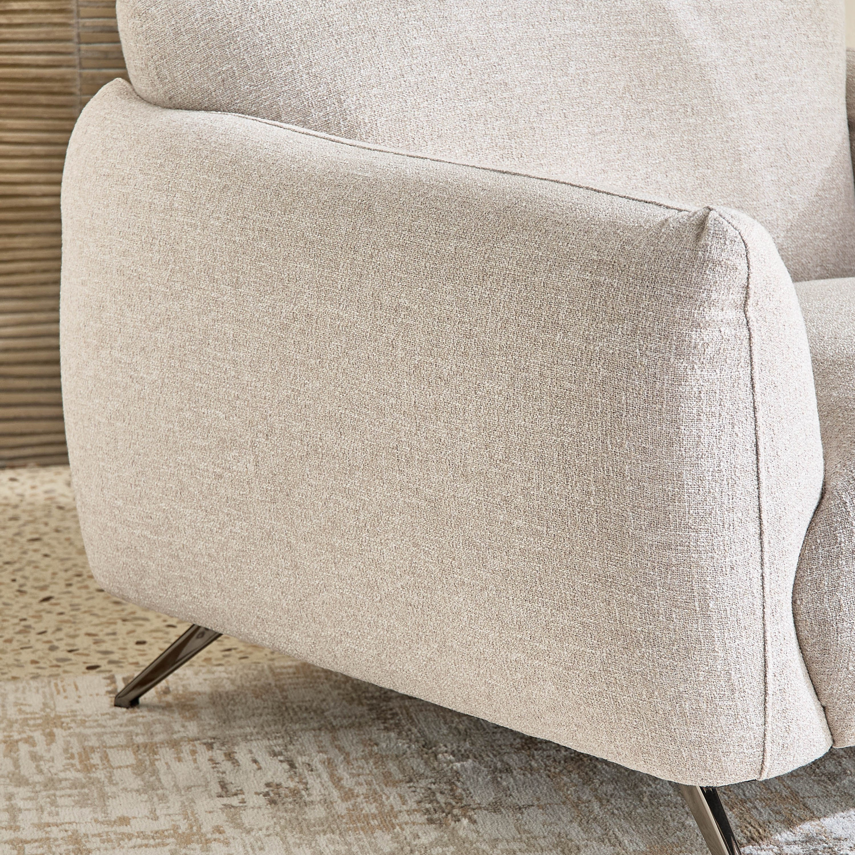 كرسي قماش بمساند ذراعين ووسادة من لافانت-hbxlivingroom-sofasandarmchairs-sofas-image-6
