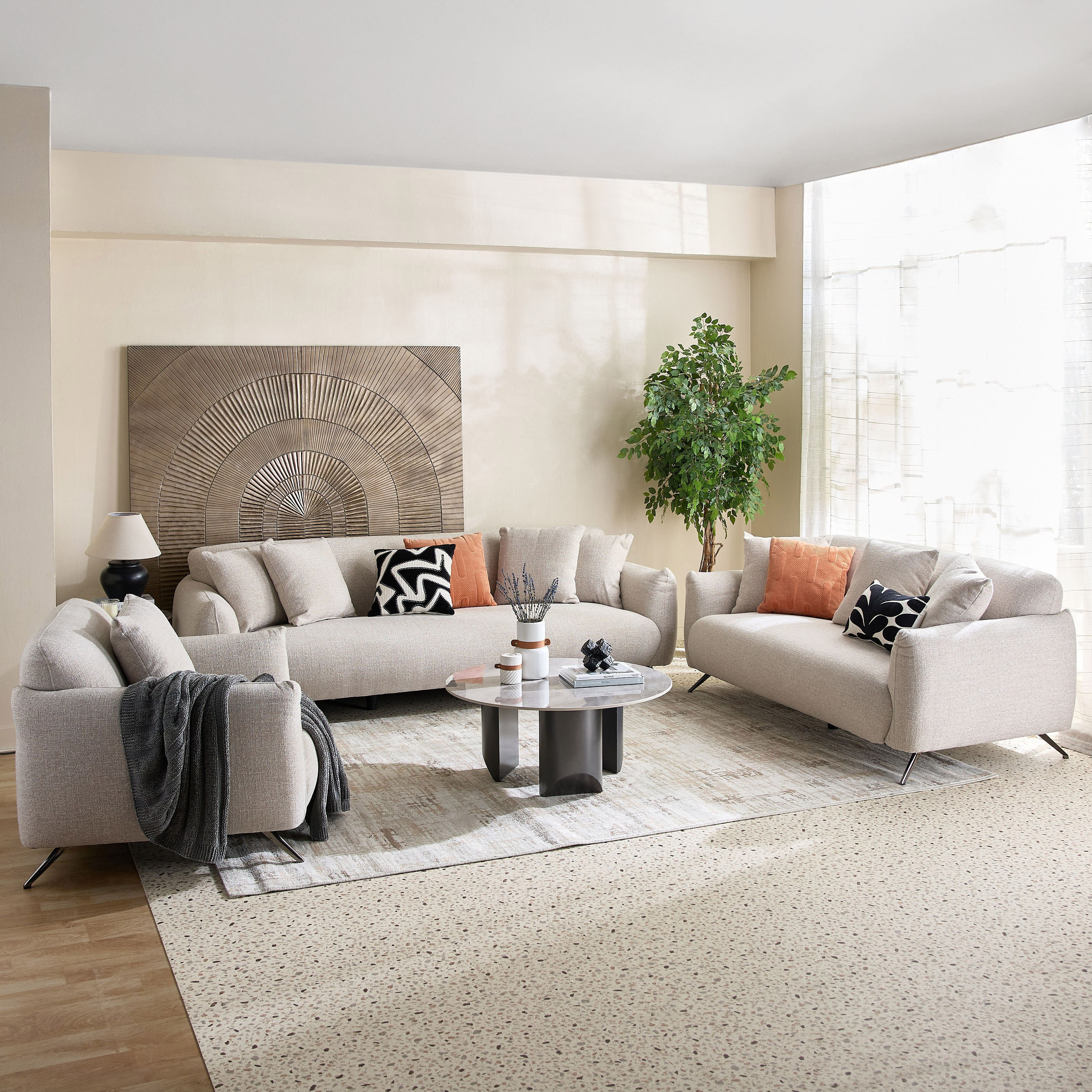 كرسي قماش بمساند ذراعين ووسادة من لافانت-hbxlivingroom-sofasandarmchairs-sofas-image-8