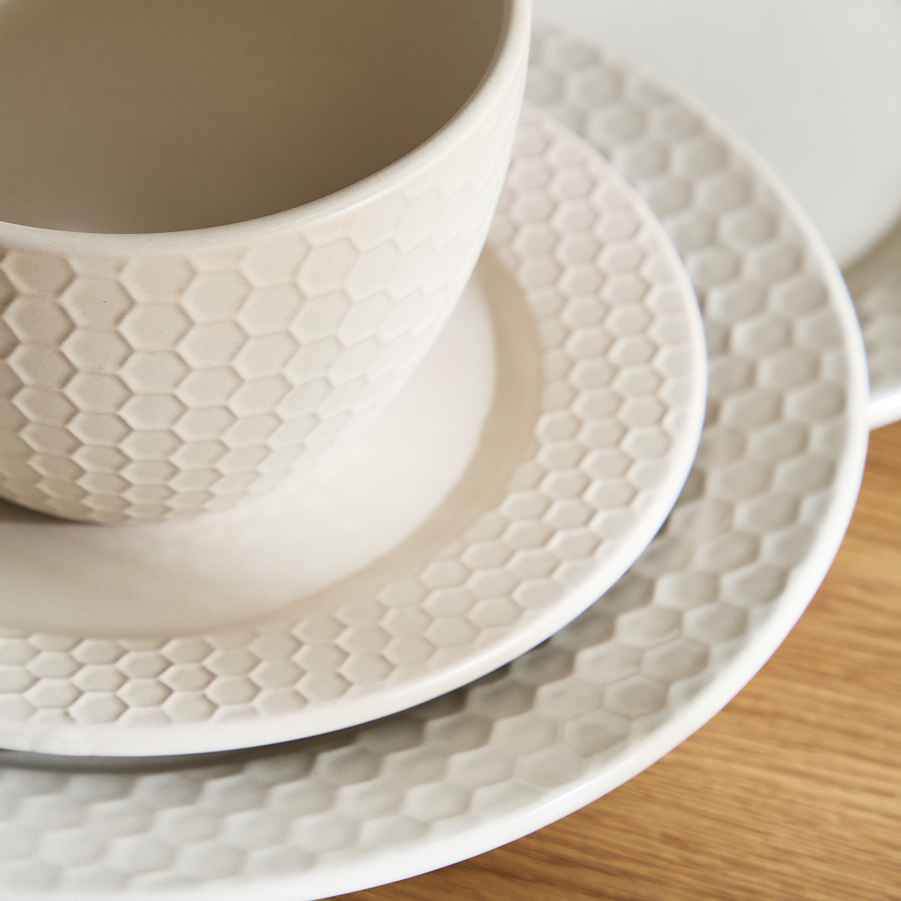 طقم أدوات سفرة 12 قطعة تيمبر من إيليغانزا - يخدم 4-hbxdiningroom-tabletop-dinnersets-image-3