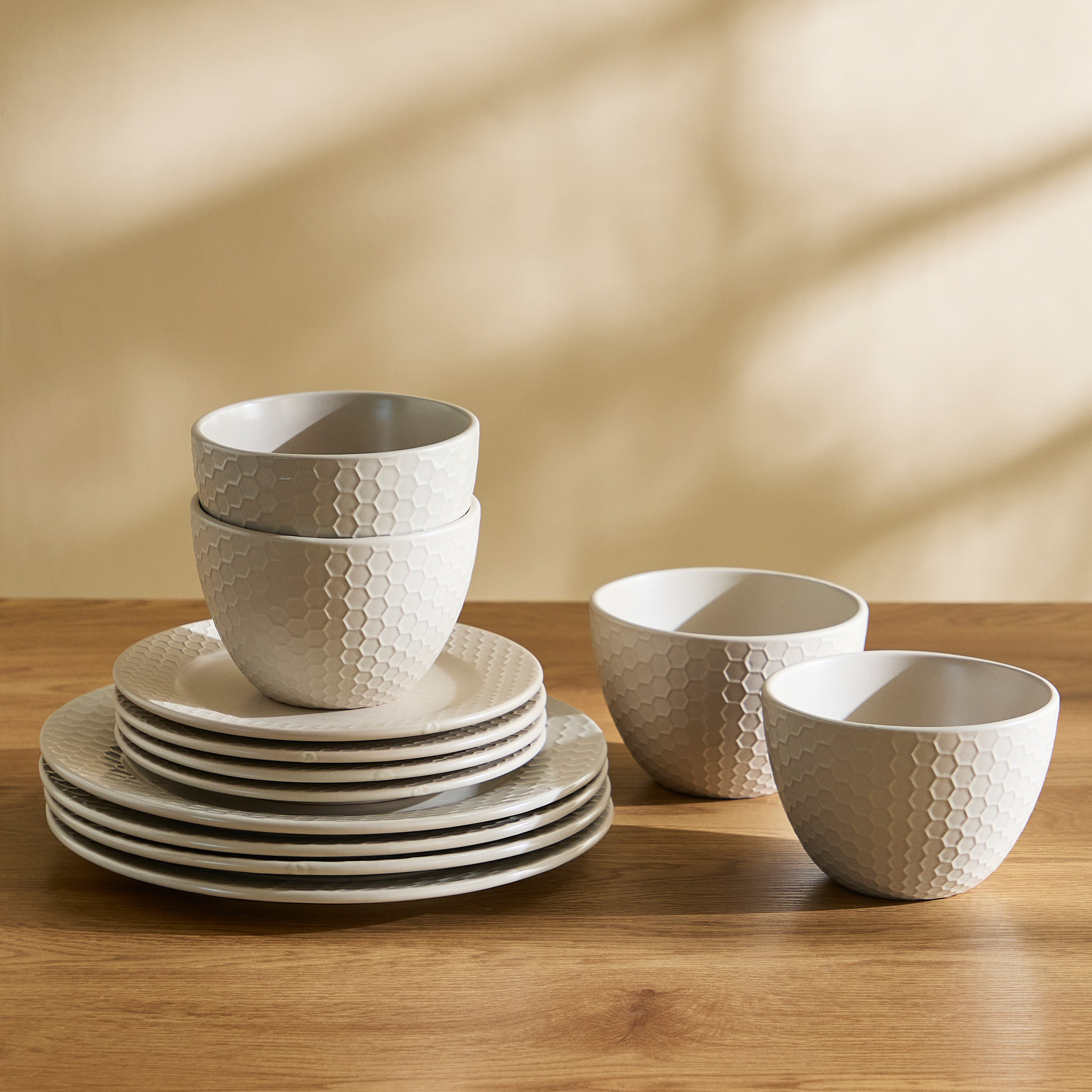 طقم أدوات سفرة 12 قطعة تيمبر من إيليغانزا - يخدم 4-hbxdiningroom-tabletop-dinnersets-image-4