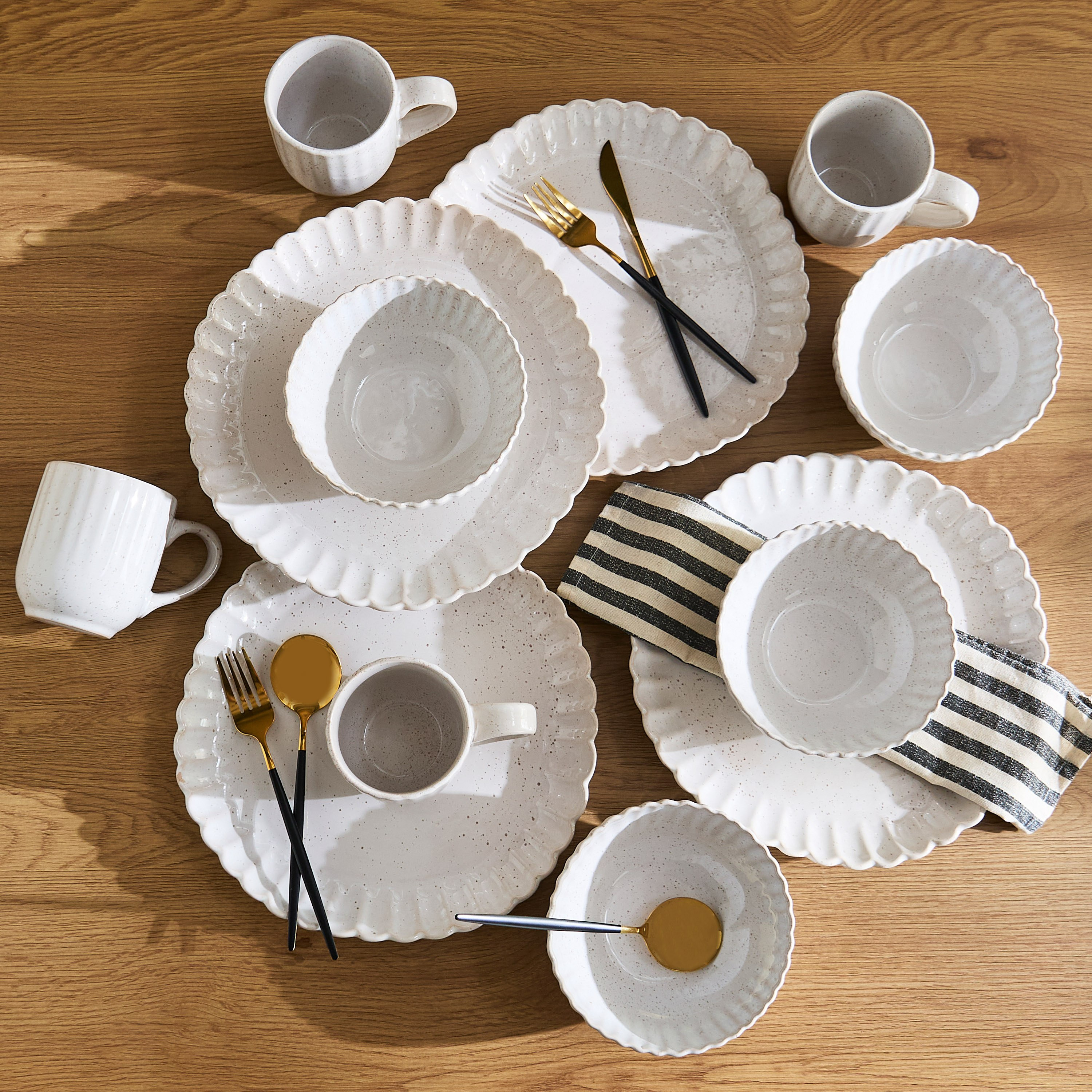 طقم أدوات سفرة 12 قطعة ويلش من إيليغانزا - يخدم 4-hbxdiningroom-tabletop-dinnersets-image-1