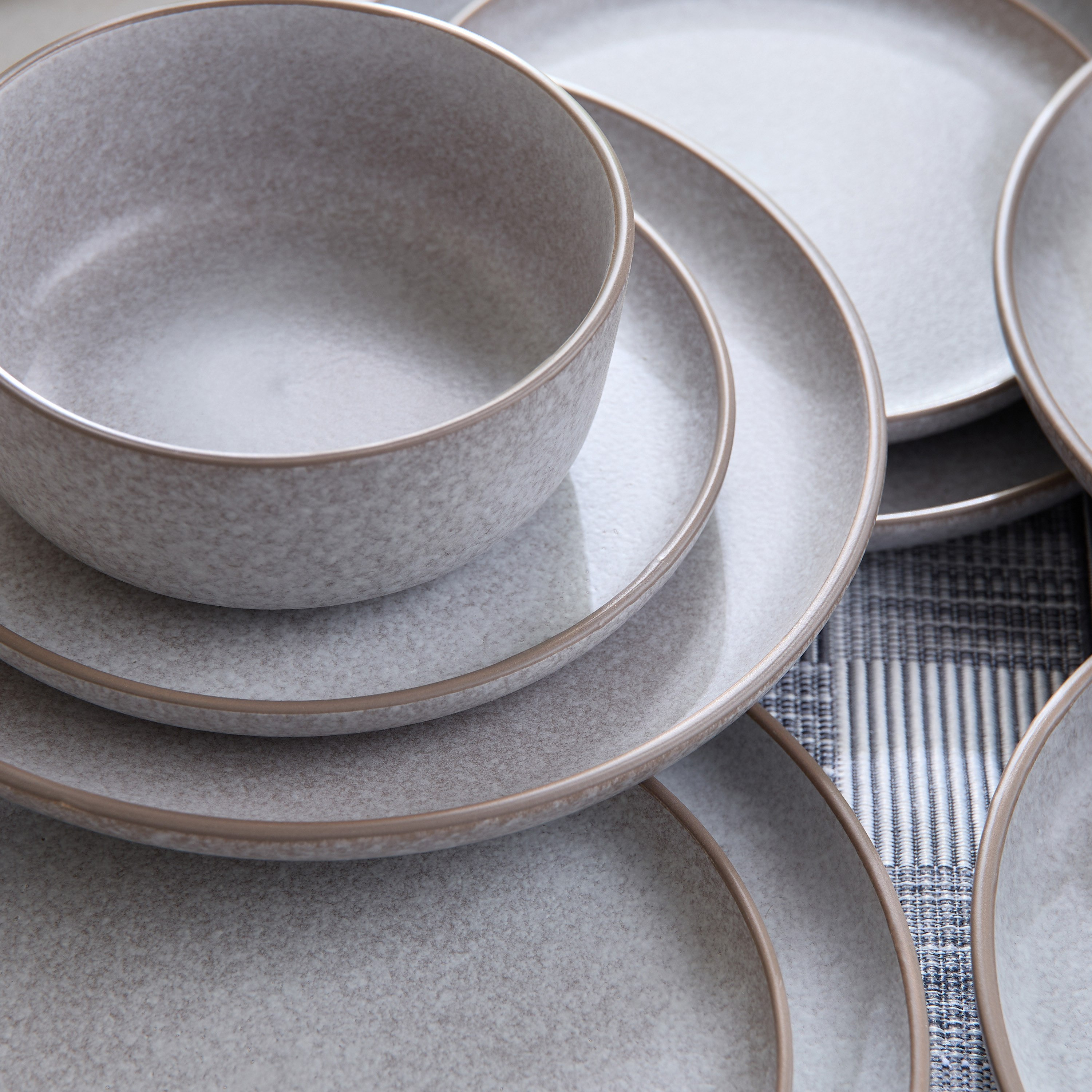 طقم عشاء 18 قطعة إيثر من إليجانزا - لـ 6 أفراد-hbxdiningroom-tabletop-dinnersets-image-3