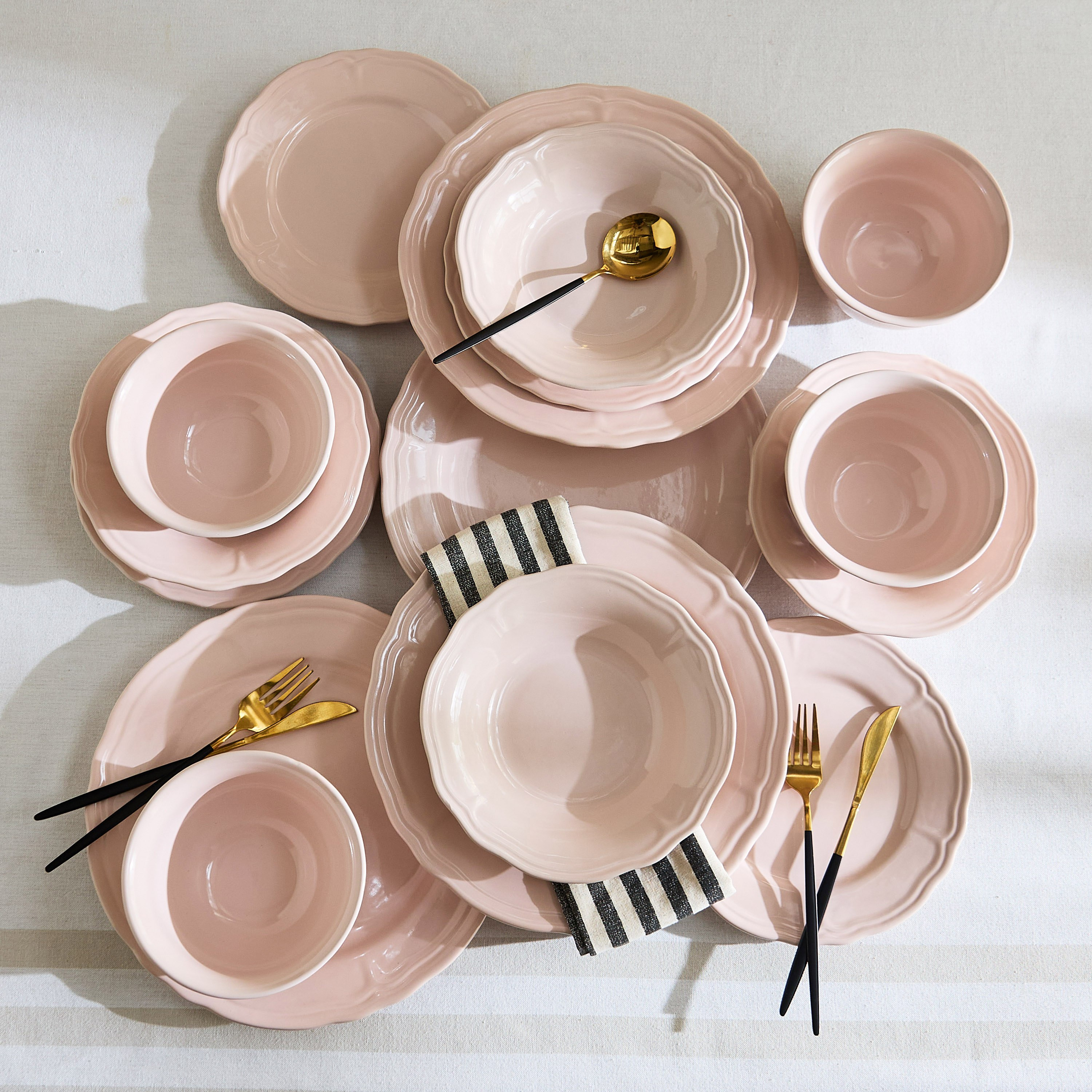 طقم عشاء 16 قطعة جيبسون من إليجانزا-hbxdiningroom-tabletop-dinnersets-image-1