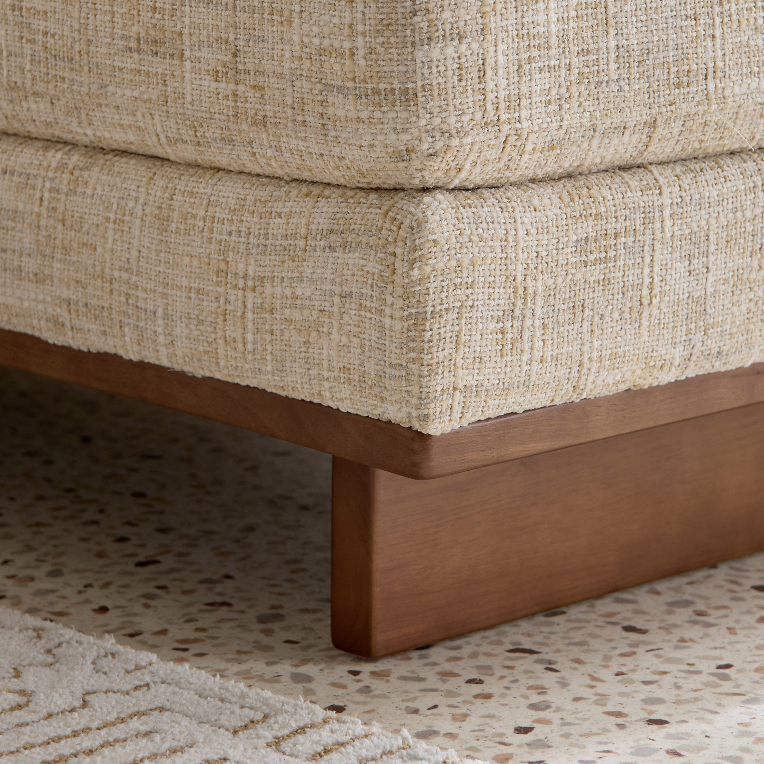 كنبة ركنية يمين قماش بـ5 مقاعد مع وسادتين من مونزا-hbxlivingroom-sofasandarmchairs-cornersofas-image-10