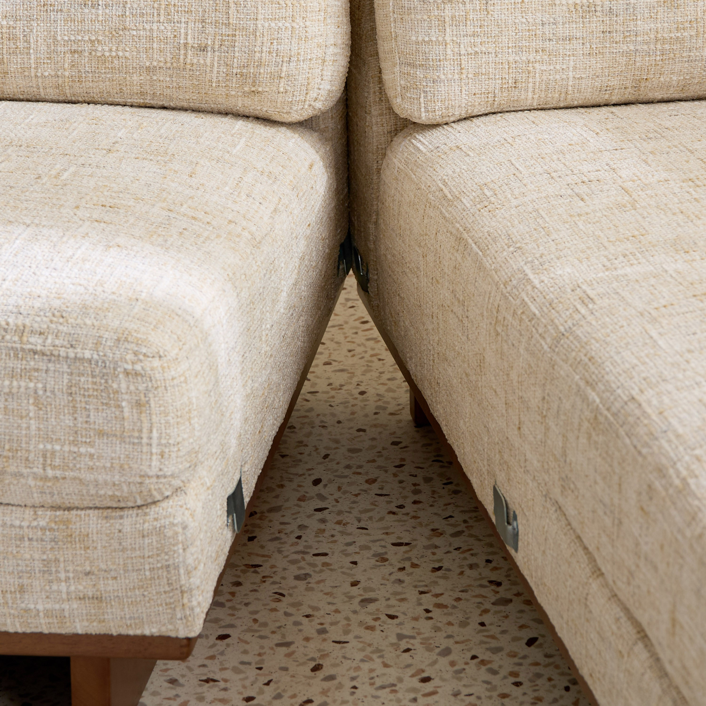 كنبة ركنية يمين قماش بـ5 مقاعد مع وسادتين من مونزا-hbxlivingroom-sofasandarmchairs-cornersofas-image-9