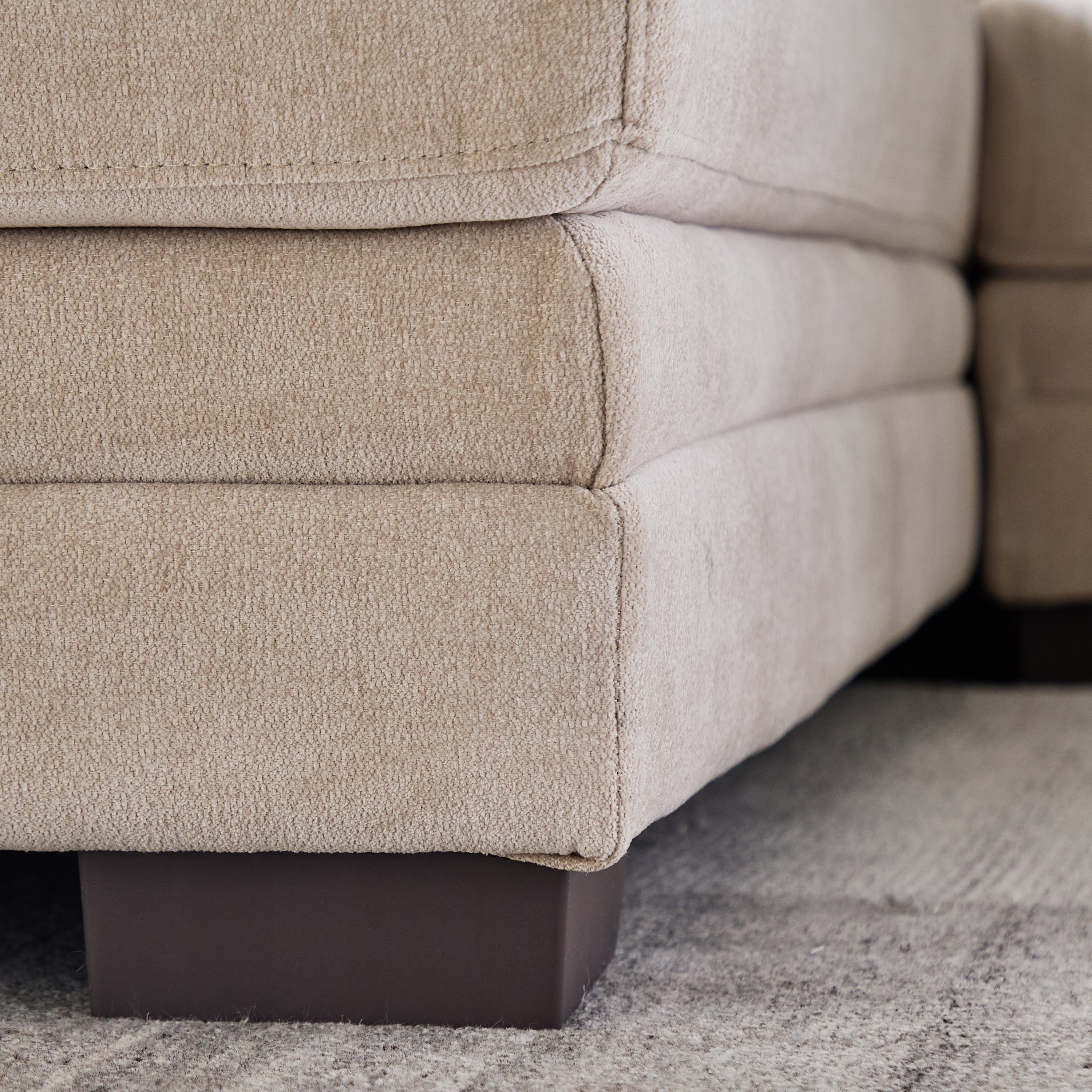 كنبة ركنية يسار قماش بـ5 مقاعد و4 وسائد من ريفيرا-hbxlivingroom-sofasandarmchairs-cornersofas-image-10