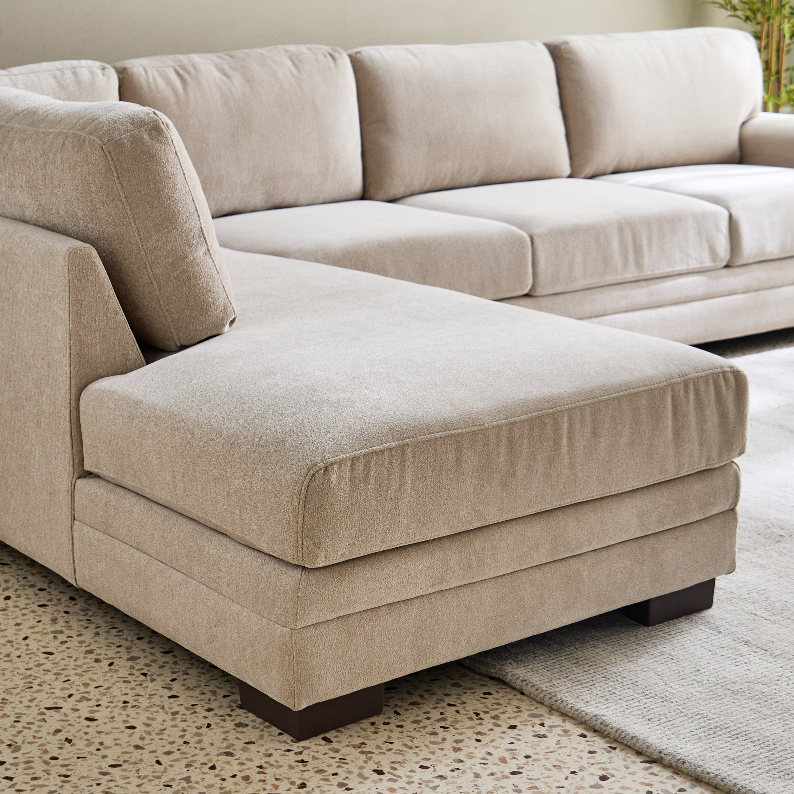 كنبة ركنية يسار قماش بـ5 مقاعد و4 وسائد من ريفيرا-hbxlivingroom-sofasandarmchairs-cornersofas-image-7